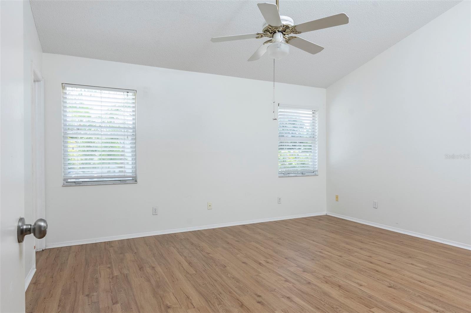 LE CLARE SHORES - Residential Lease
