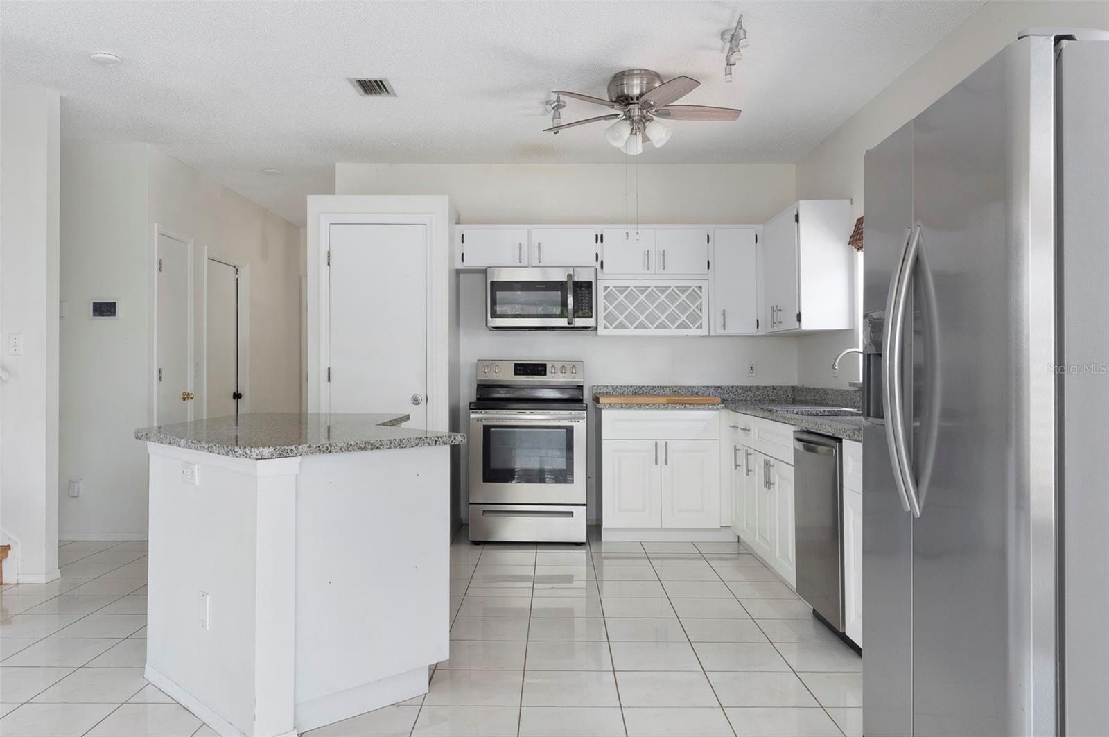 LE CLARE SHORES - Residential Lease
