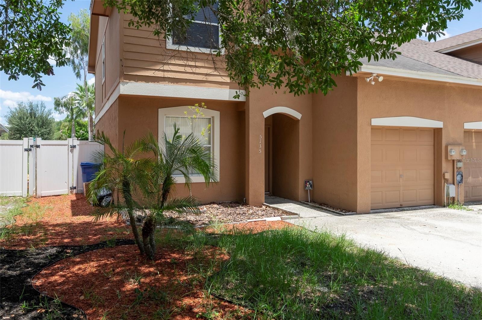 LE CLARE SHORES - Residential Lease
