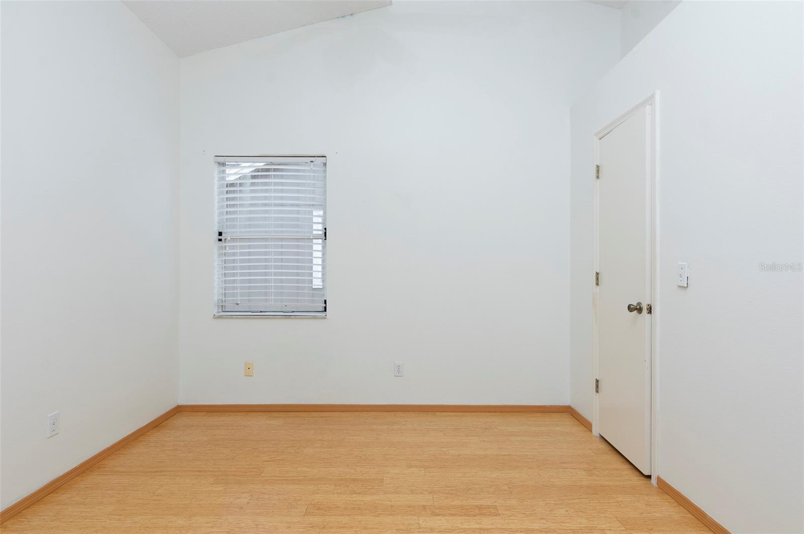 LE CLARE SHORES - Residential Lease