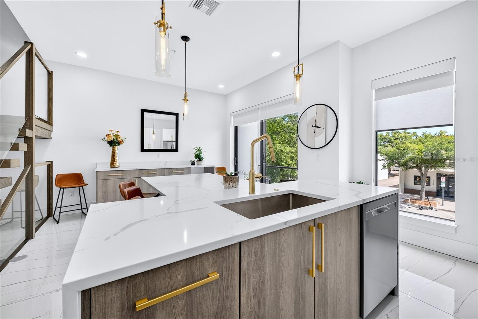 SCHOOL AVE TWNHMS - Residential