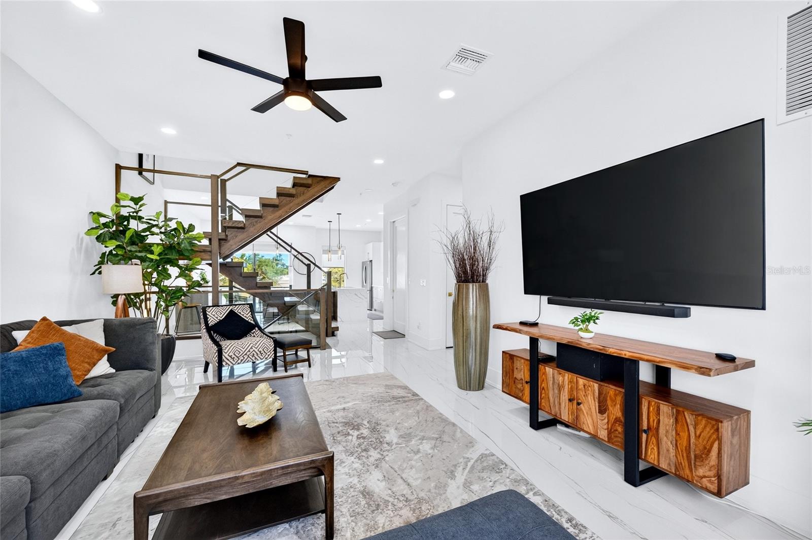 SCHOOL AVE TWNHMS - Residential