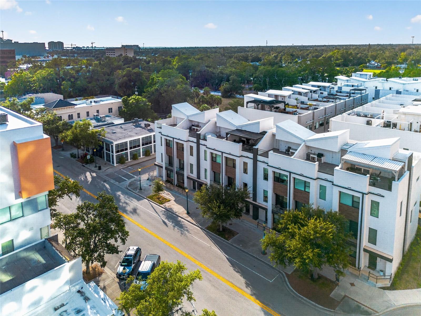SCHOOL AVE TWNHMS - Residential