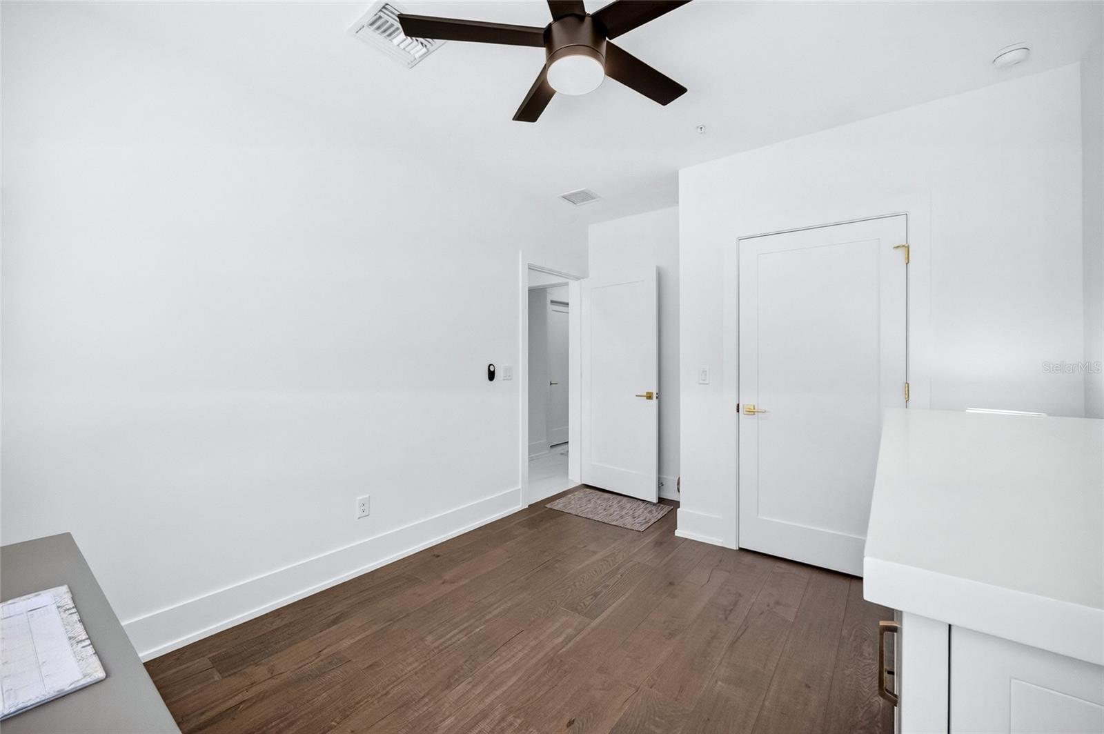 SCHOOL AVE TWNHMS - Residential