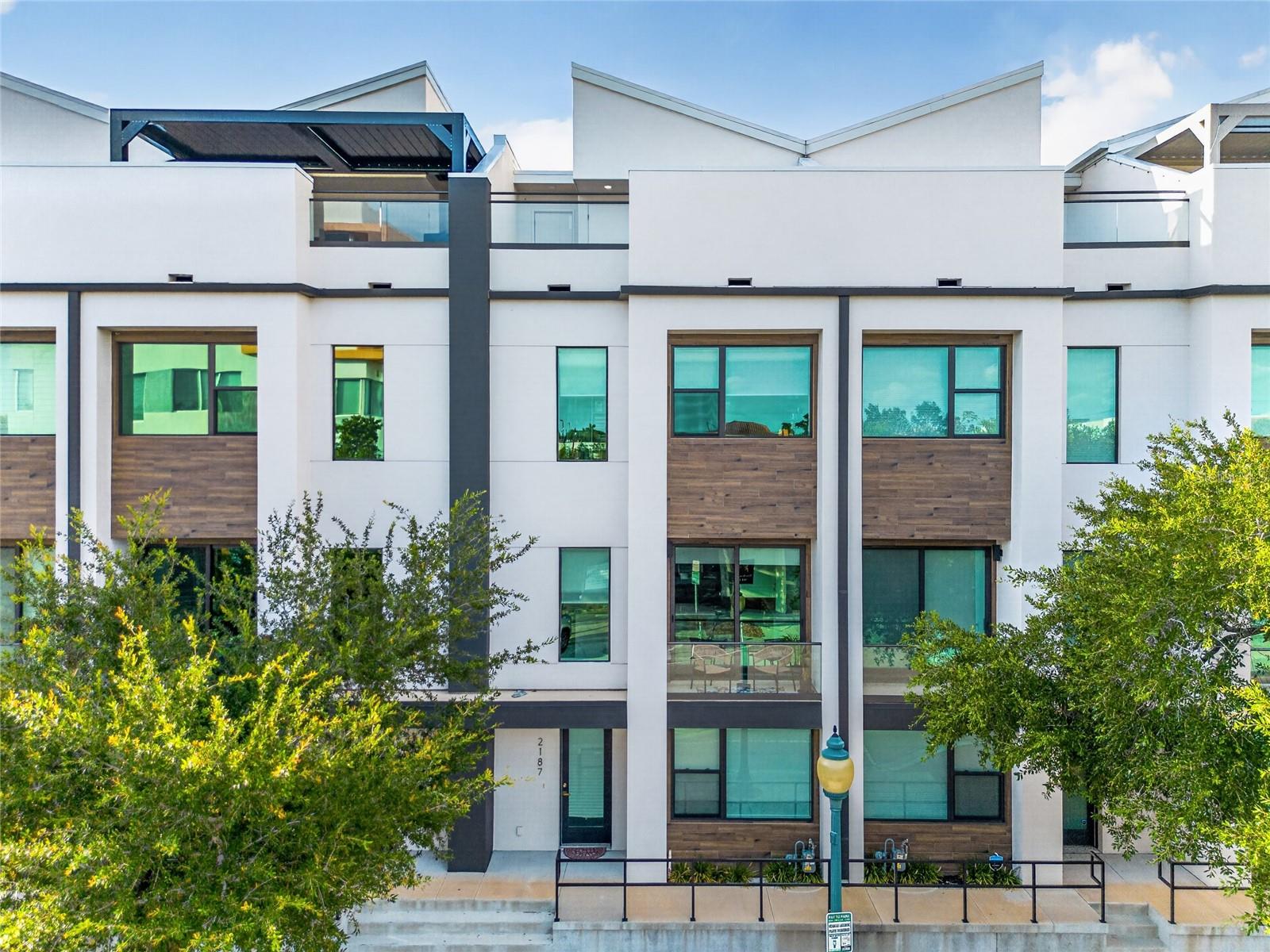 SCHOOL AVE TWNHMS - Residential