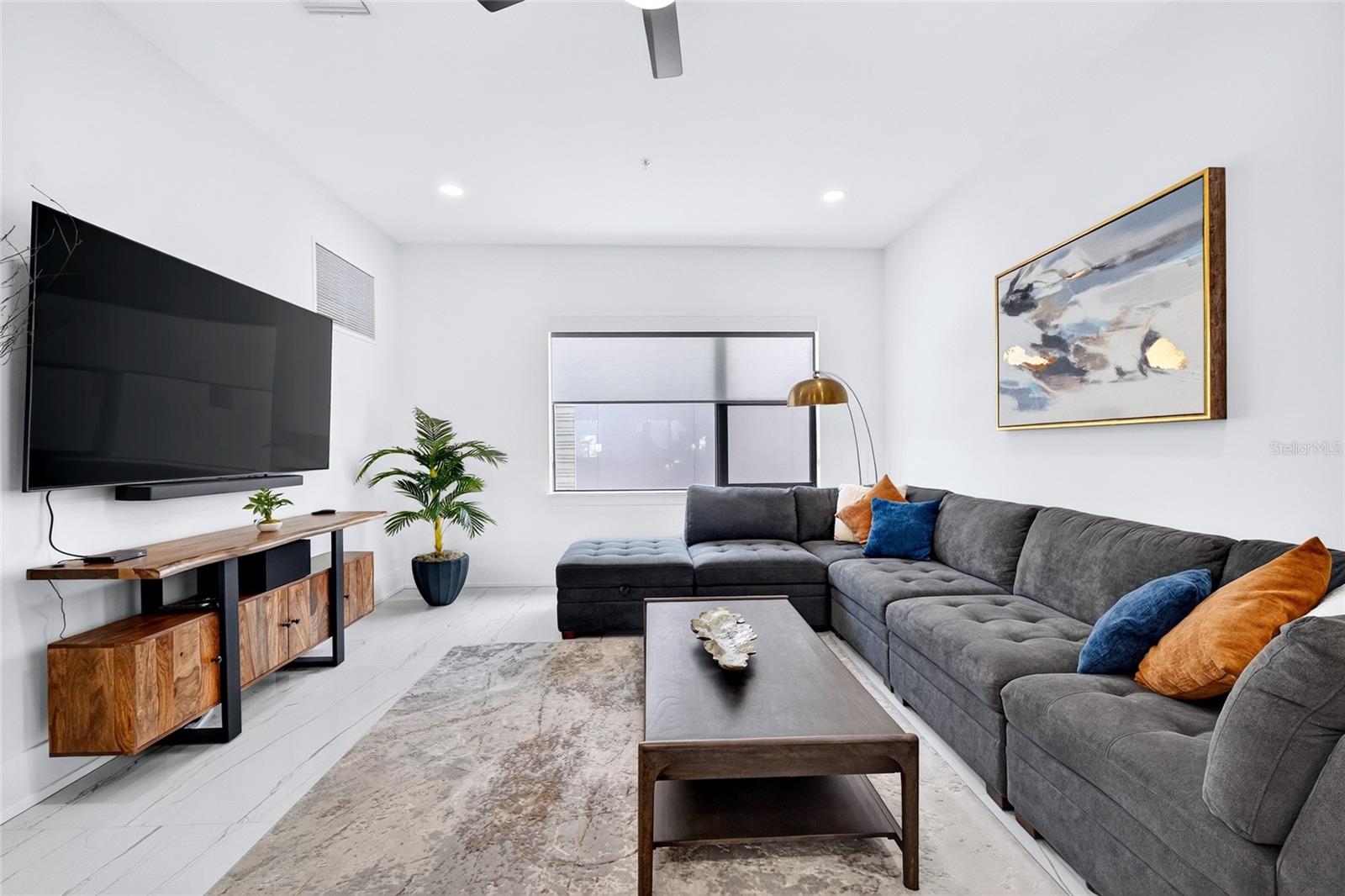 SCHOOL AVE TWNHMS - Residential