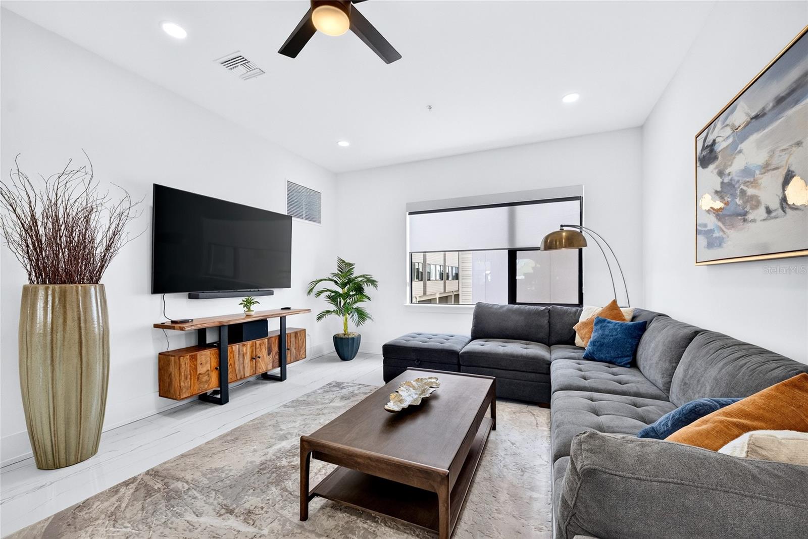 SCHOOL AVE TWNHMS - Residential