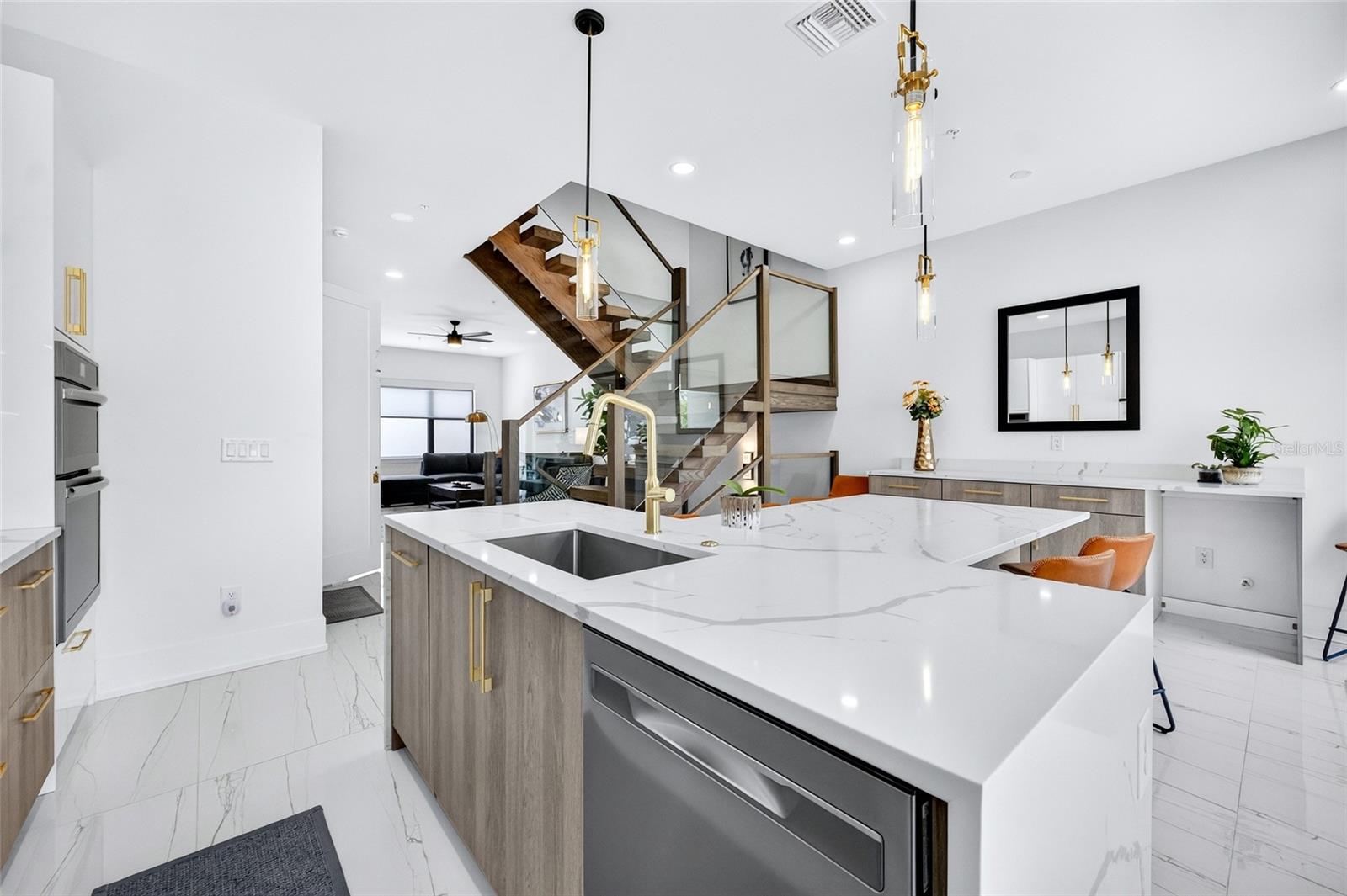 SCHOOL AVE TWNHMS - Residential