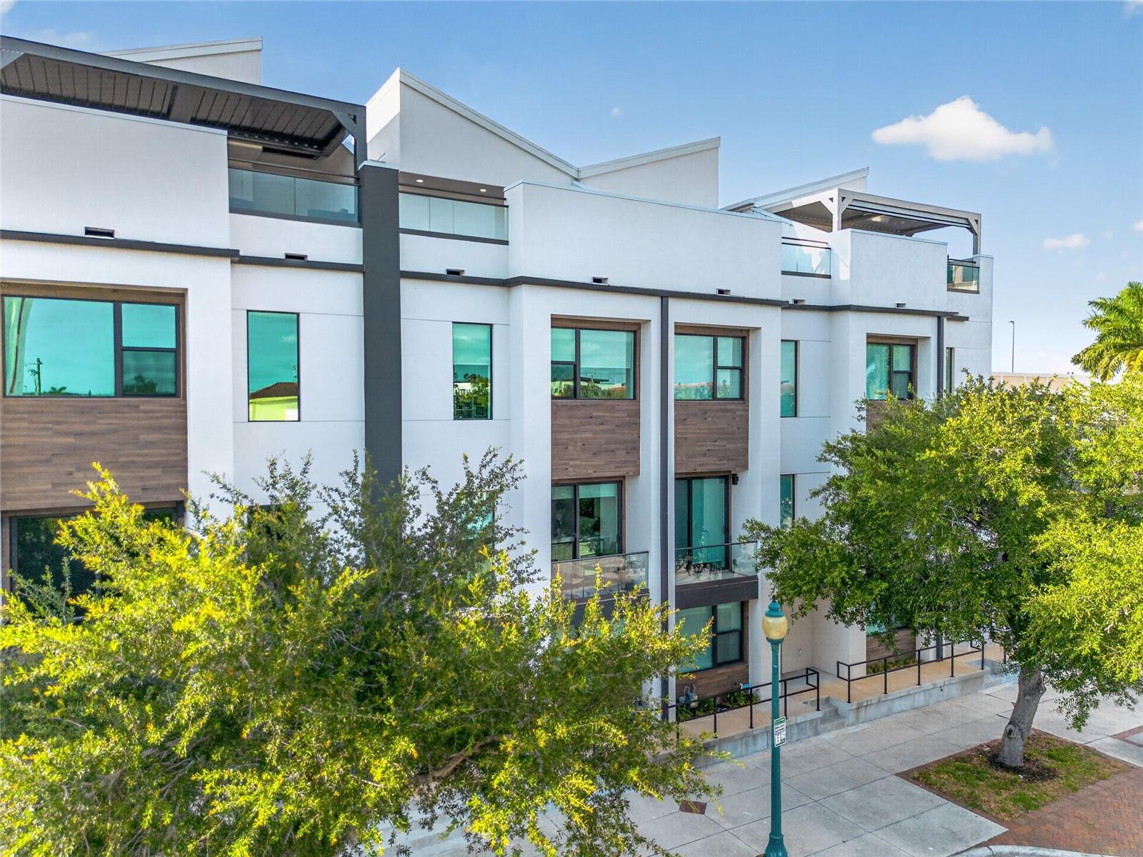 SCHOOL AVE TWNHMS - Residential