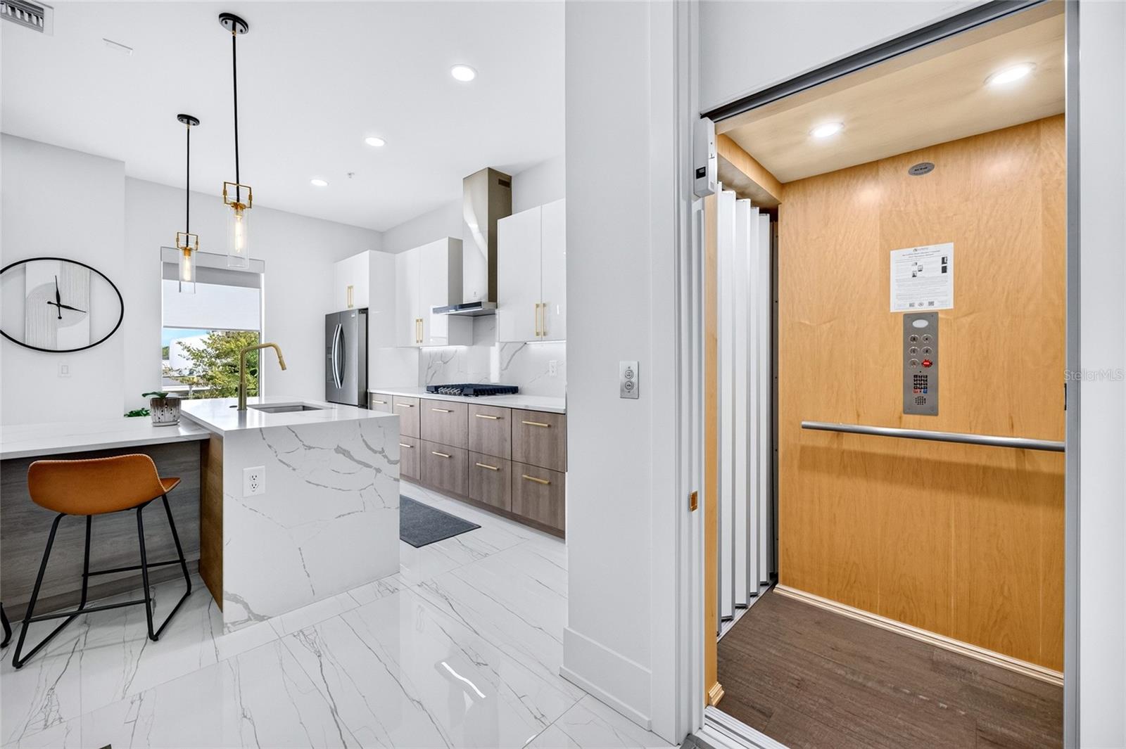 SCHOOL AVE TWNHMS - Residential