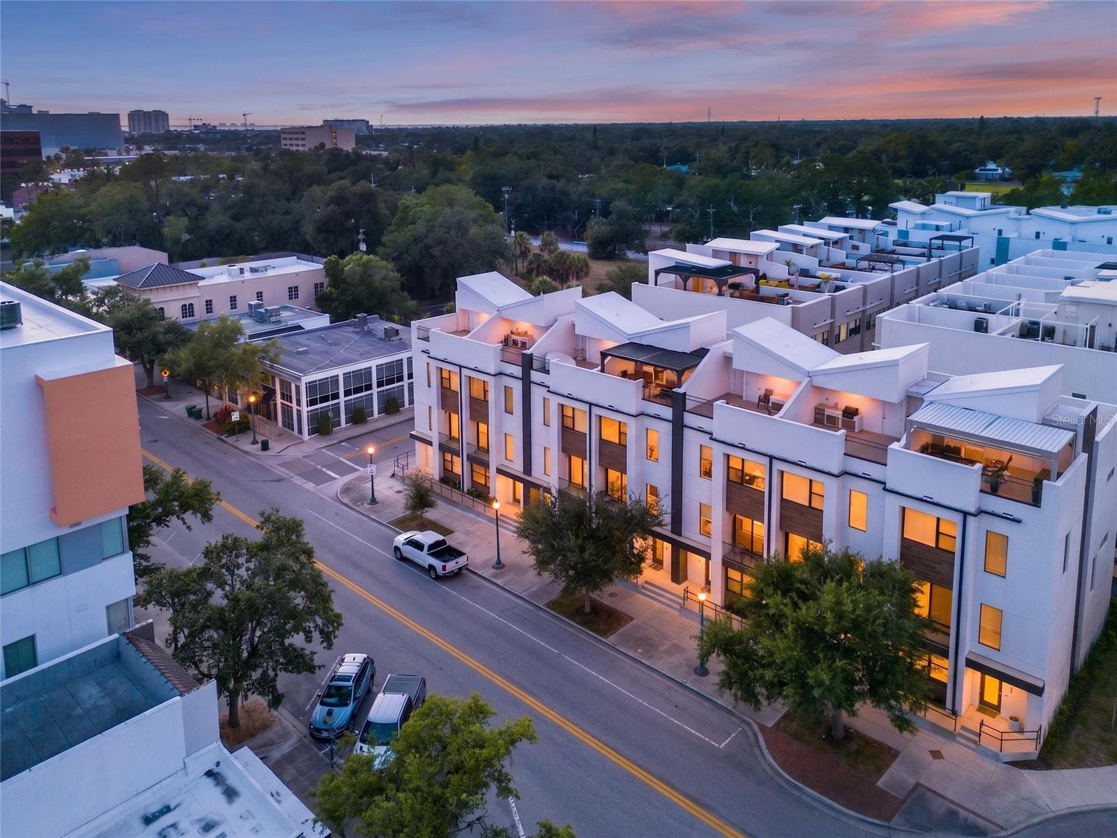 SCHOOL AVE TWNHMS - Residential