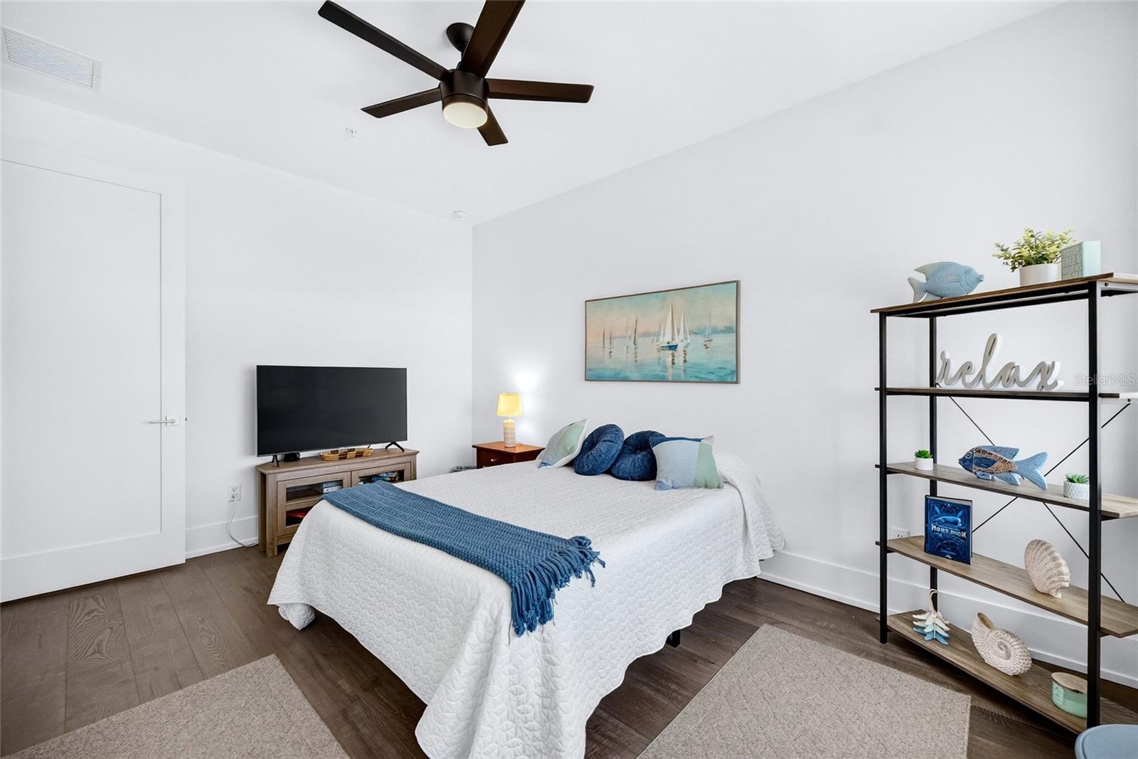SCHOOL AVE TWNHMS - Residential