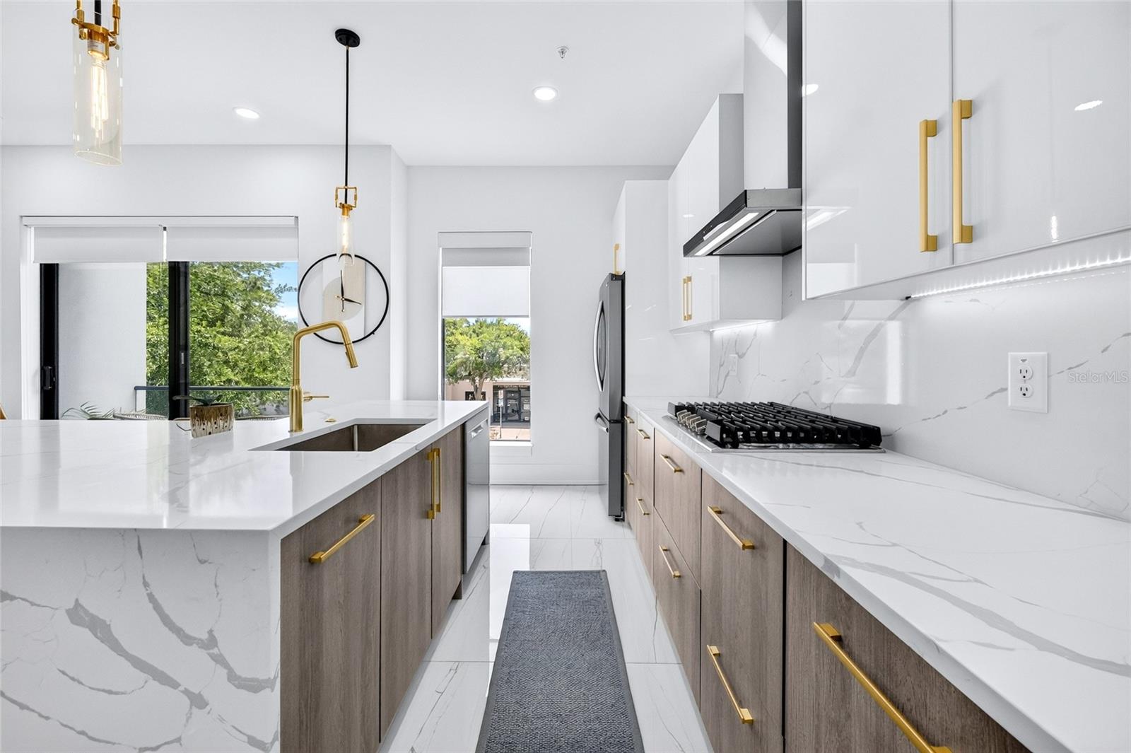 SCHOOL AVE TWNHMS - Residential