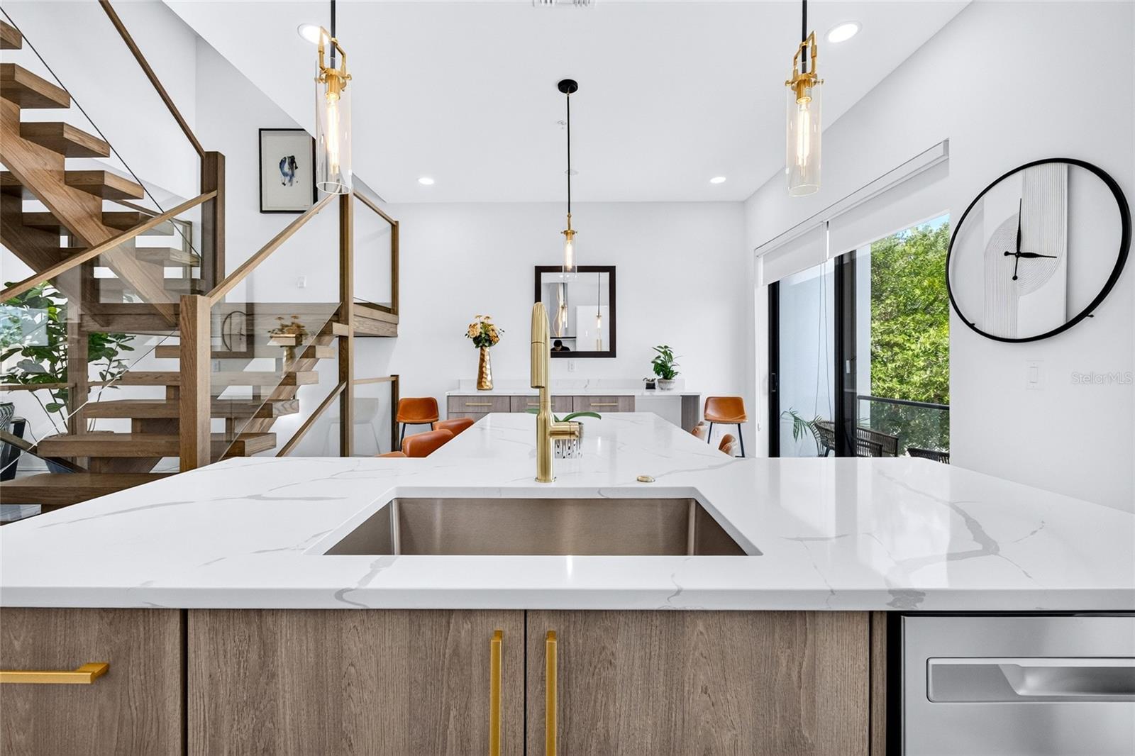 SCHOOL AVE TWNHMS - Residential