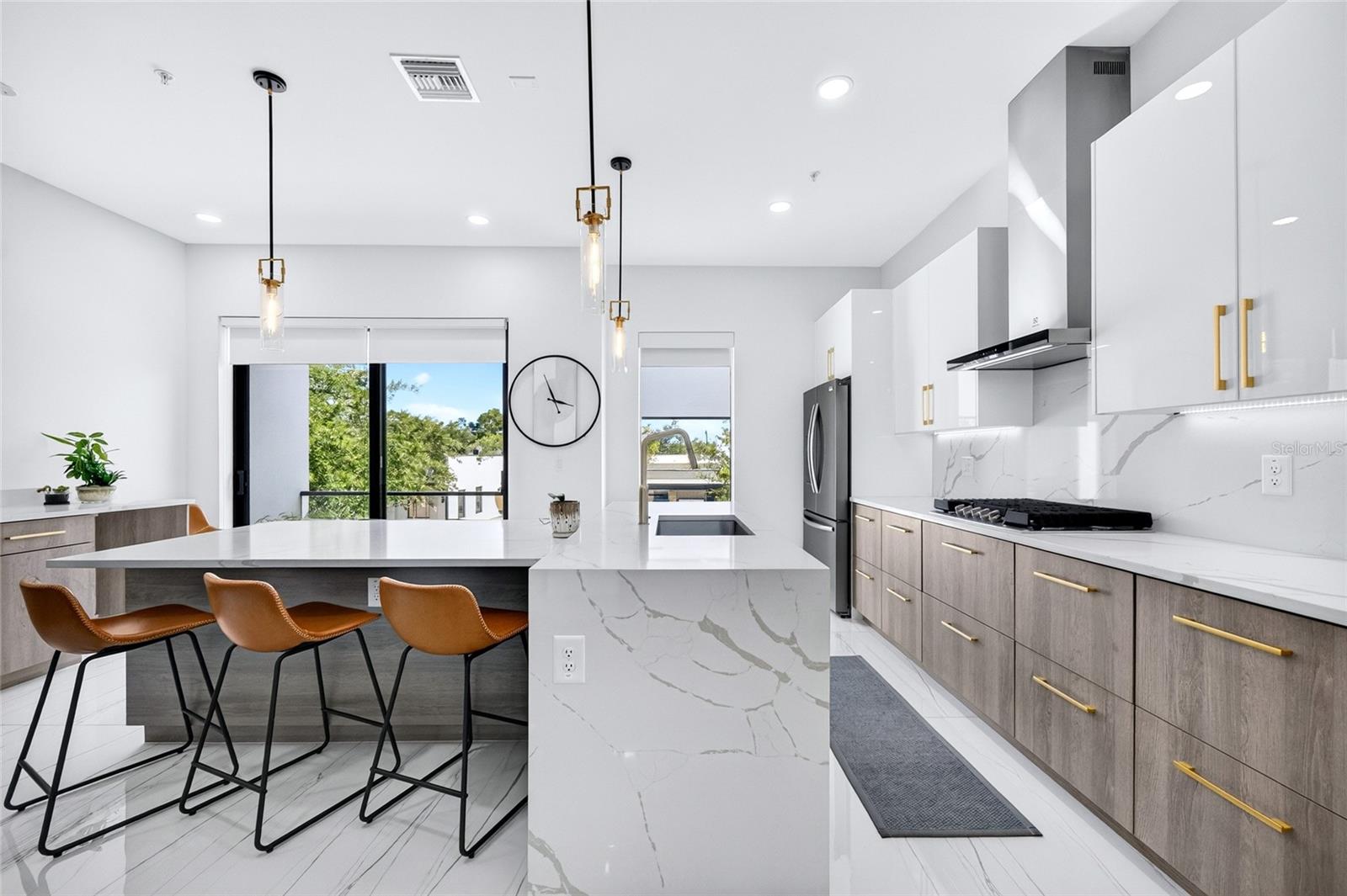 SCHOOL AVE TWNHMS - Residential