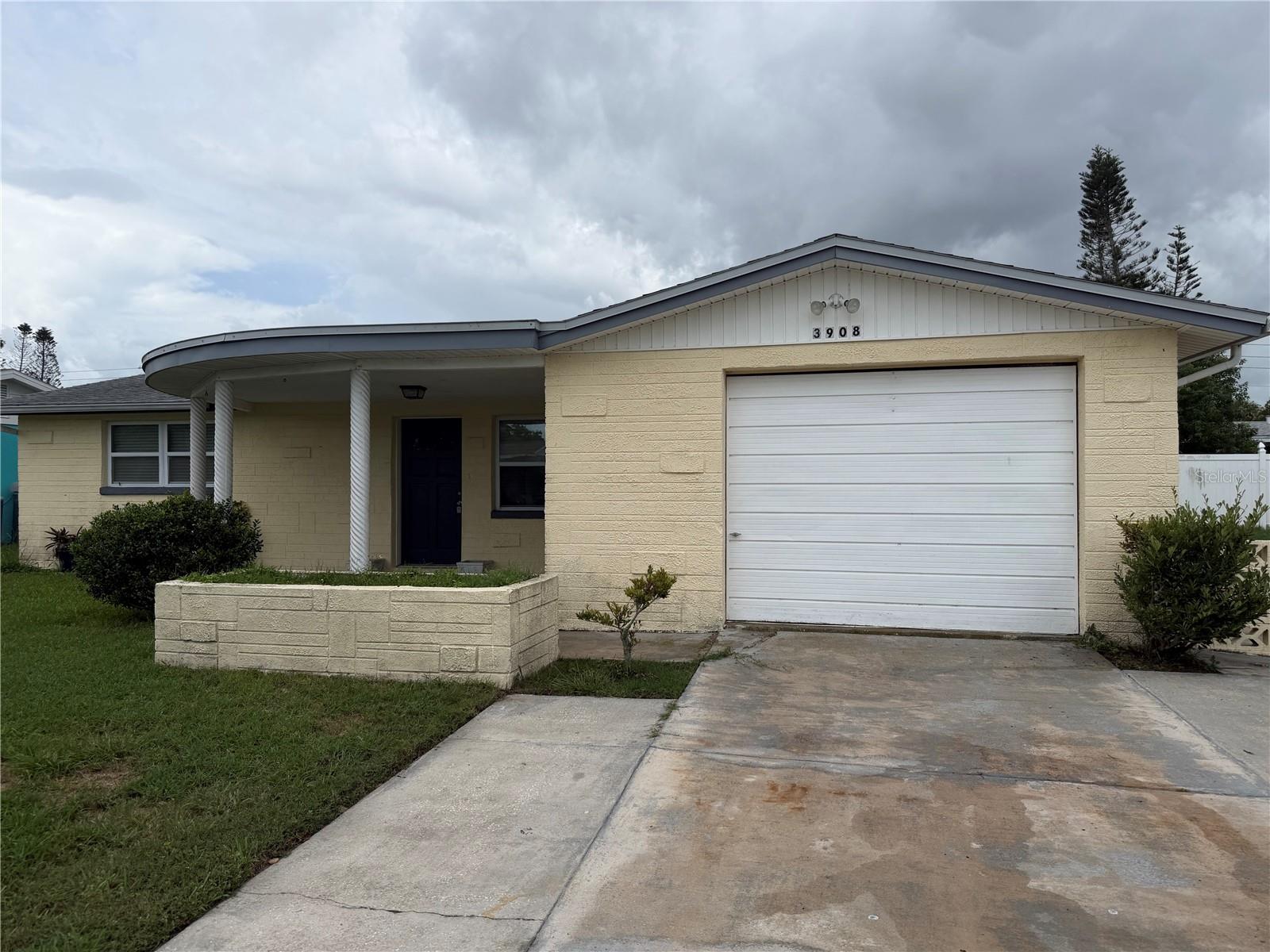 TAHITIAN HOMES - Residential