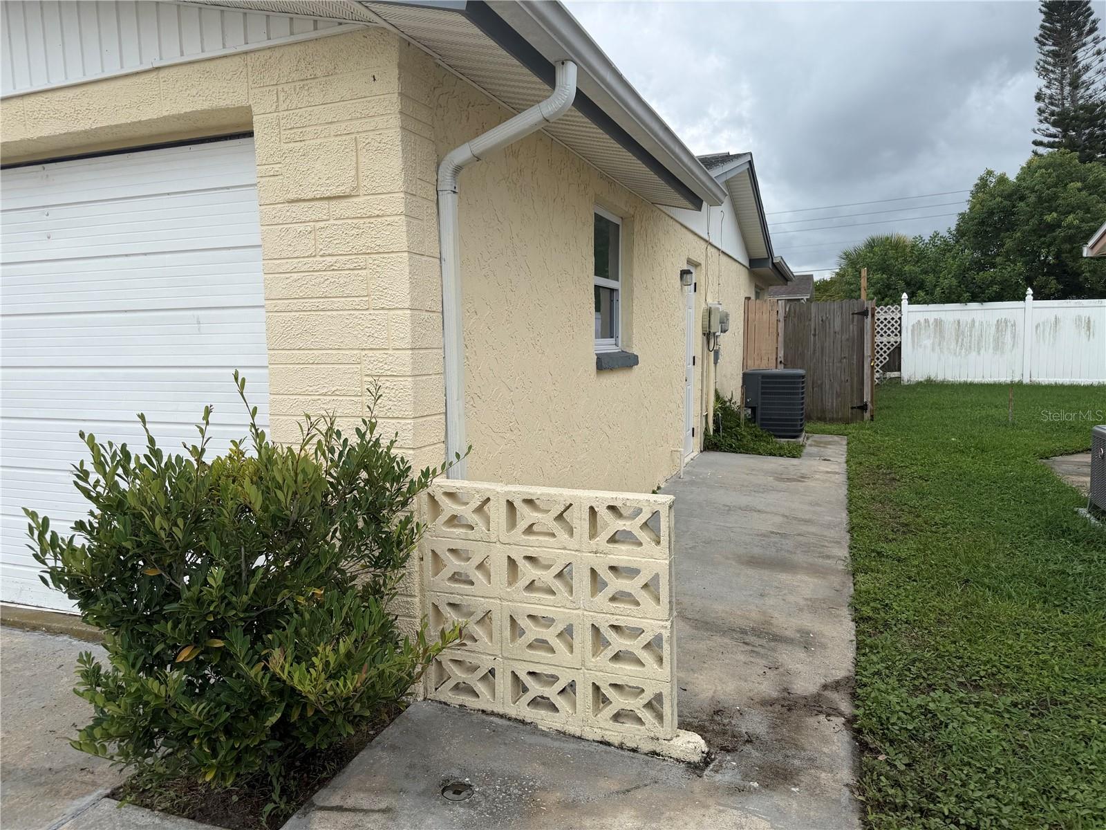 TAHITIAN HOMES - Residential