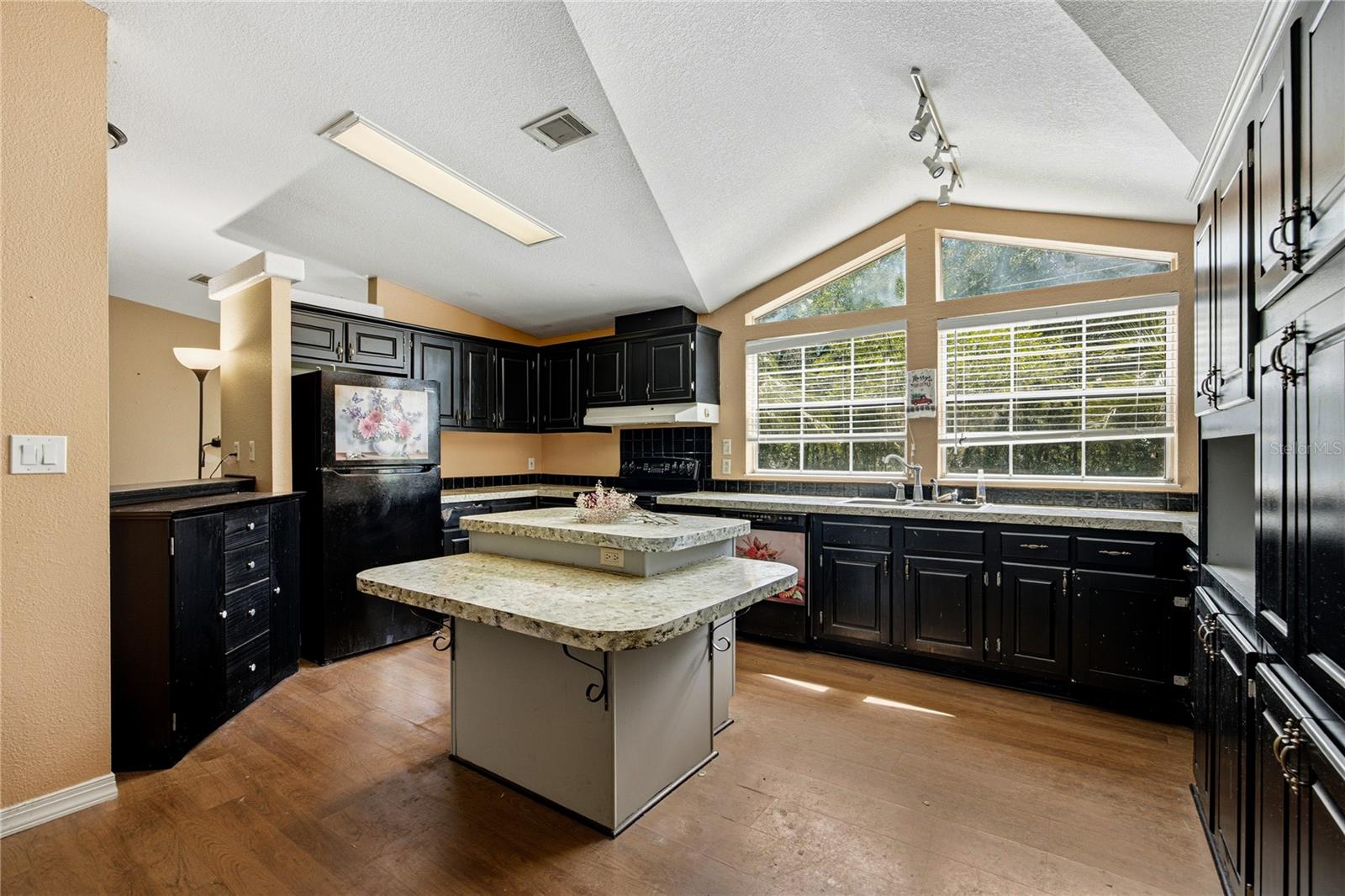 INTERLACHEN LAKES ESTATES - Residential