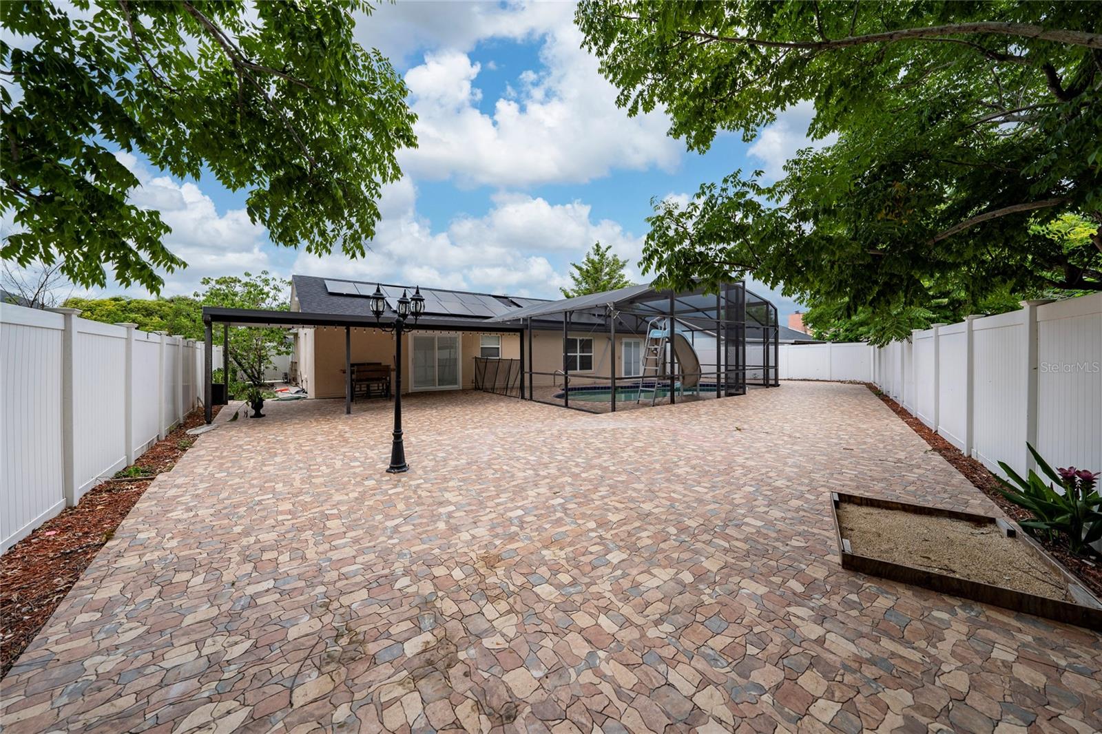 BVL UNIT 11 3RD ADD - Residential