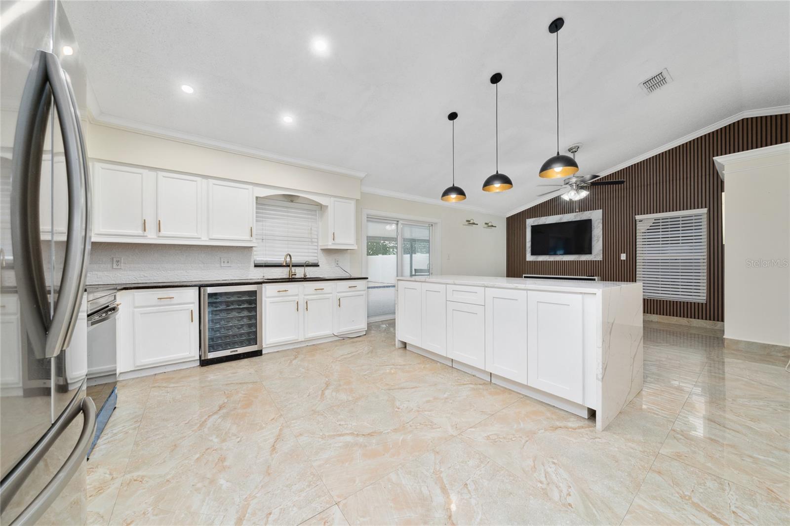 BVL UNIT 11 3RD ADD - Residential