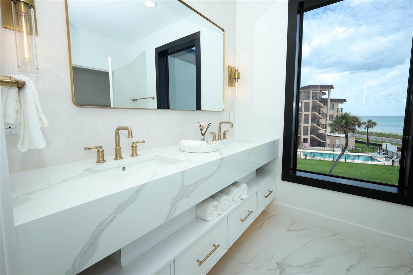 BAILEY BY THE SEA - Residential