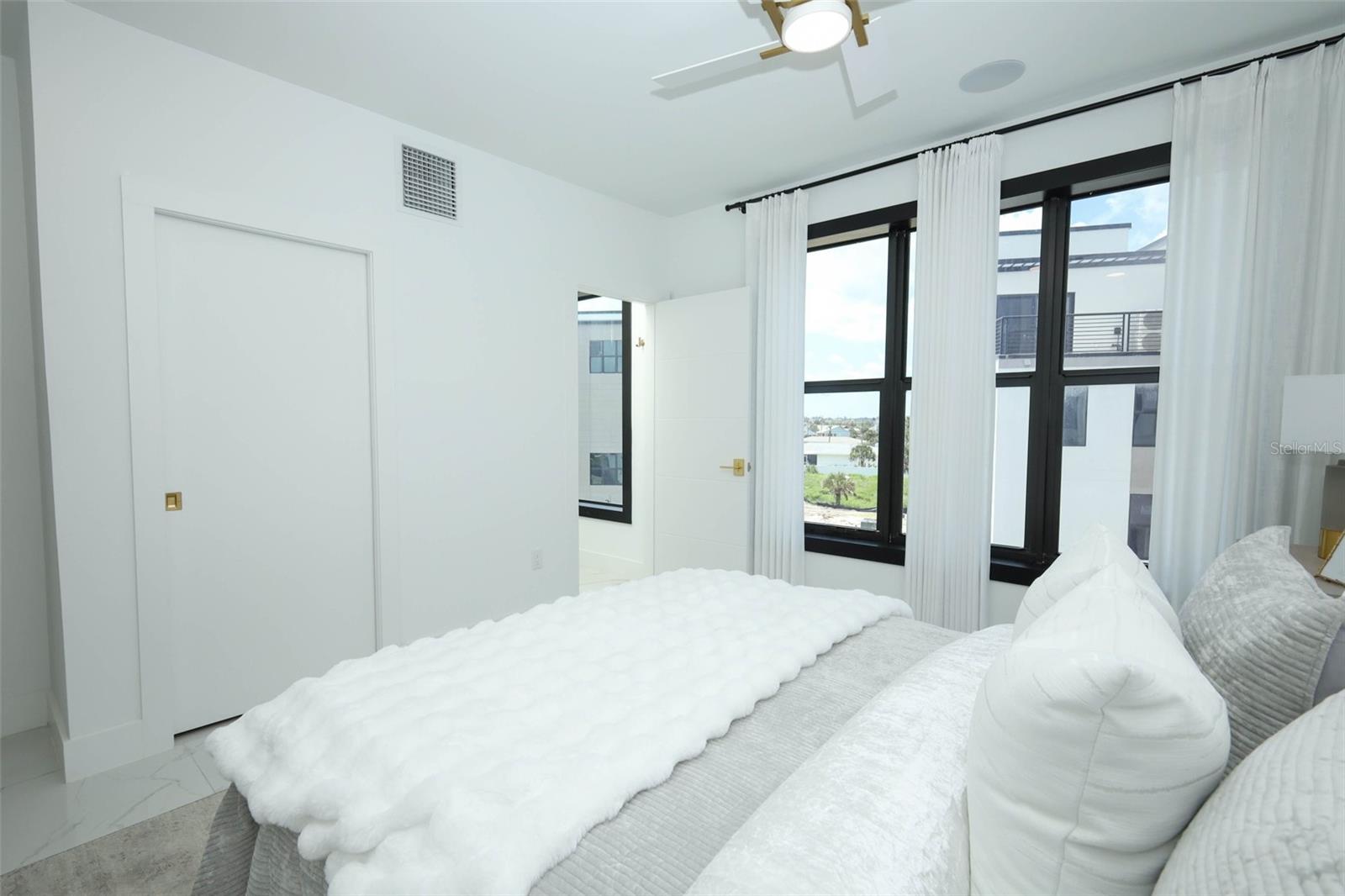 BAILEY BY THE SEA - Residential