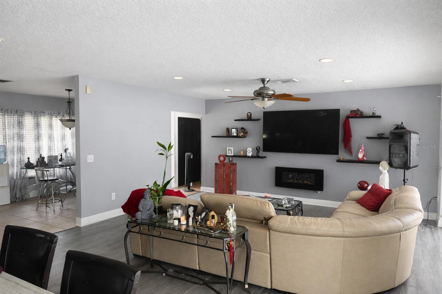 PADDOCK GROVE ESTATES UNREC - Residential