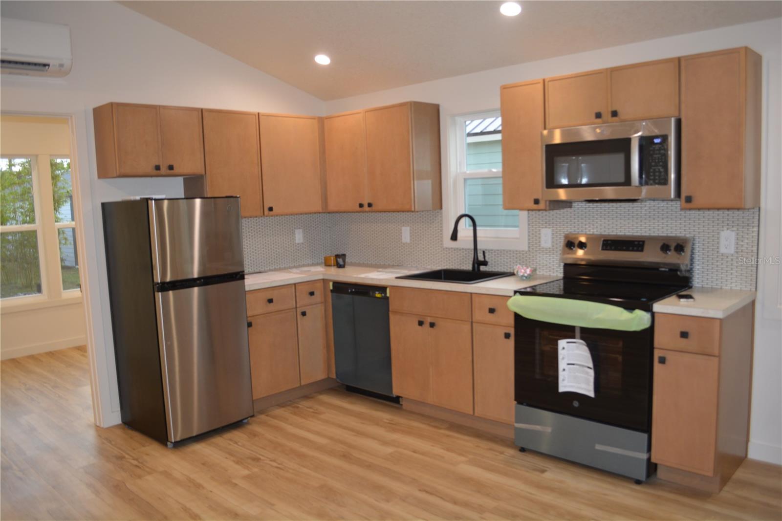 MILTON SQUARE - Residential