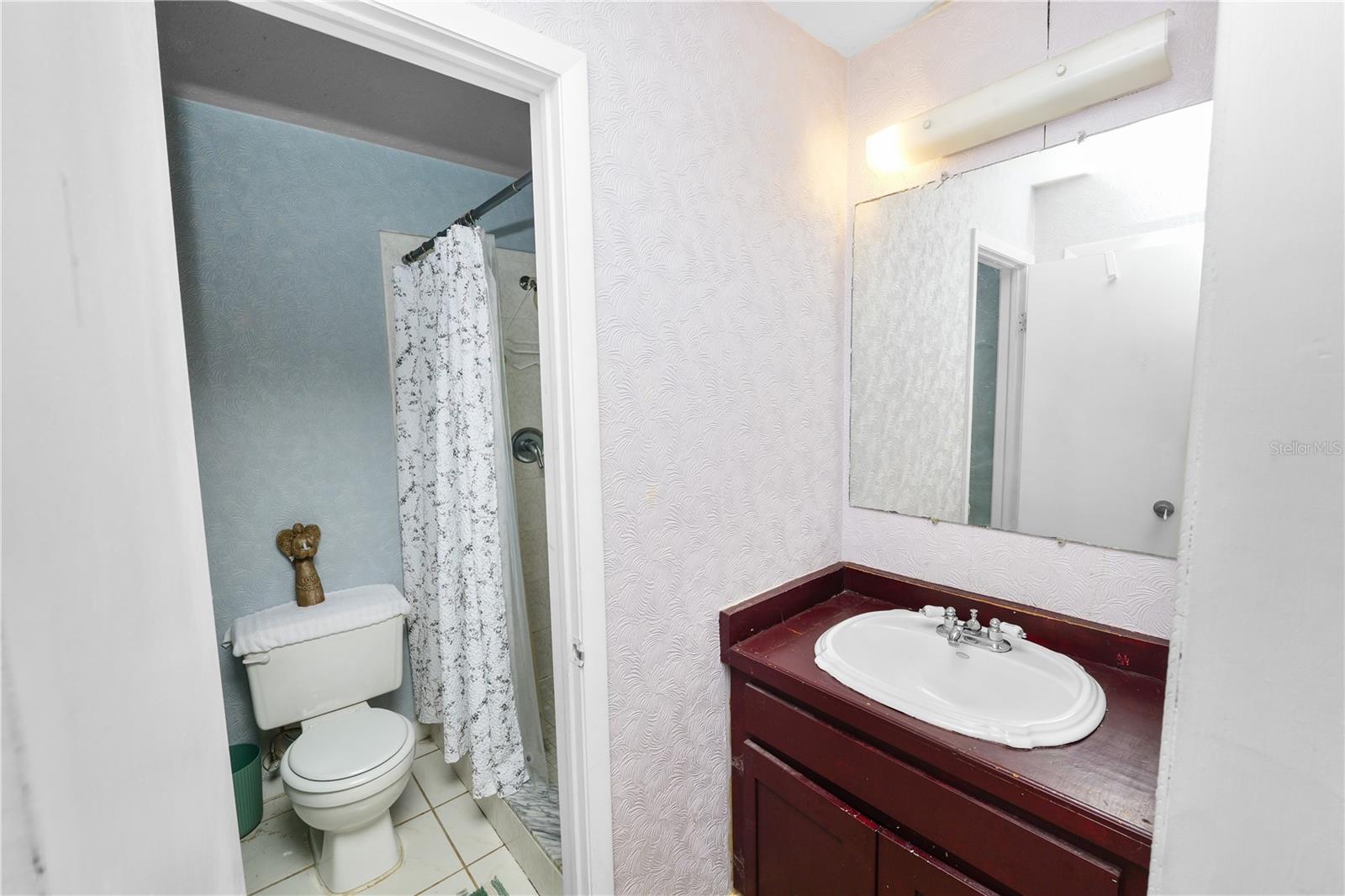 PRESIDENTIAL MANOR UNIT 2A - Residential
