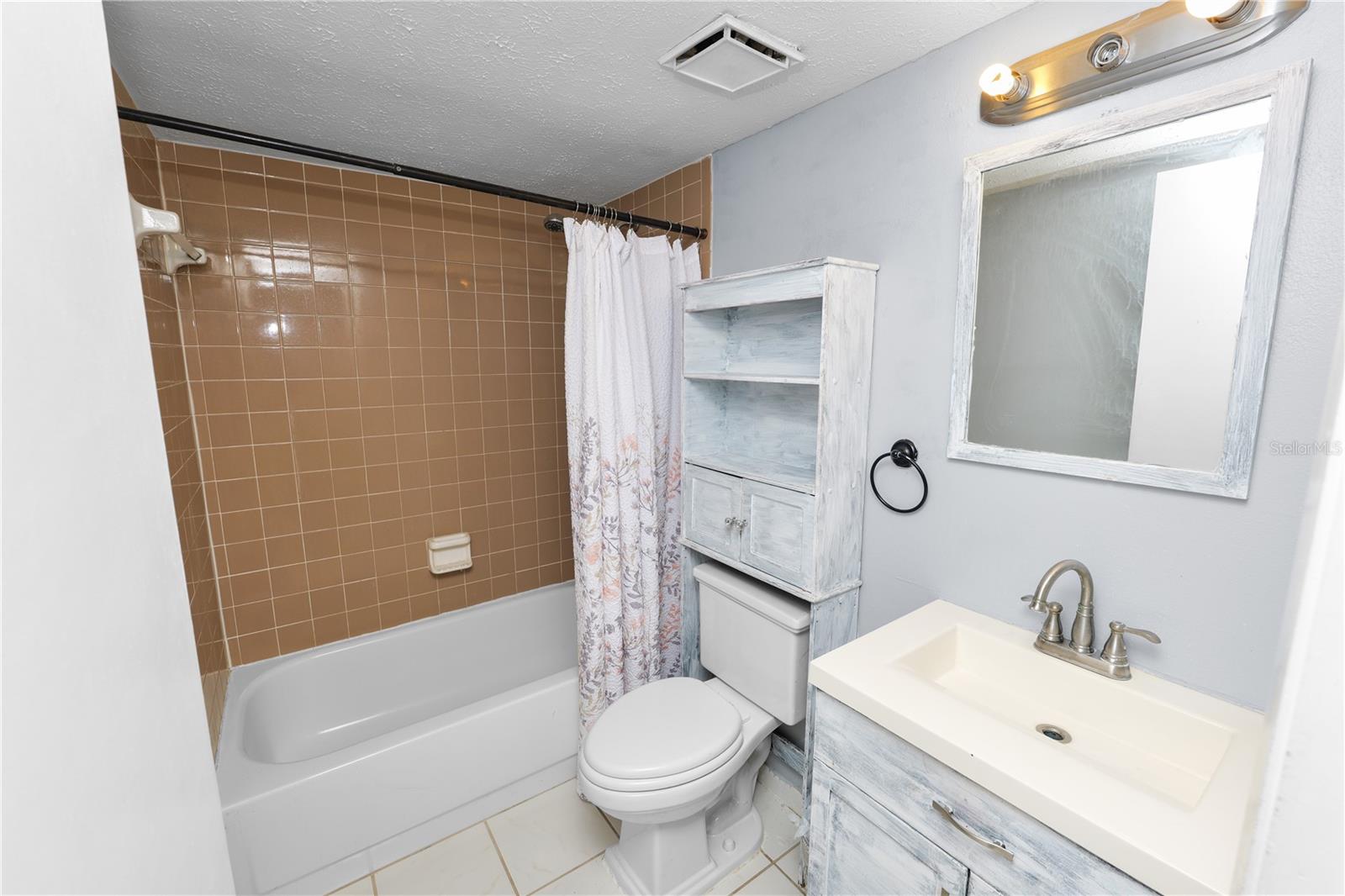 PRESIDENTIAL MANOR UNIT 2A - Residential