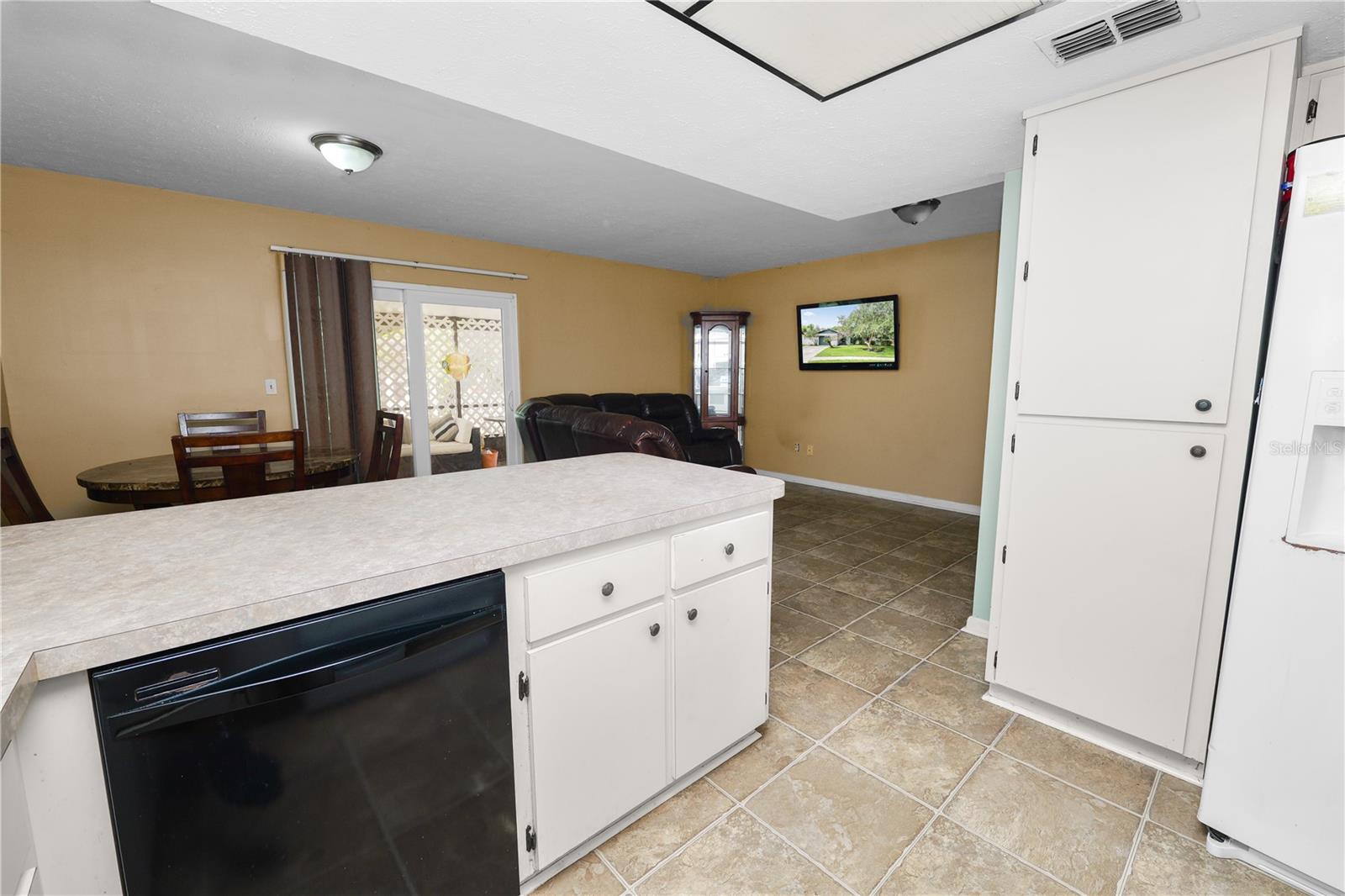 PRESIDENTIAL MANOR UNIT 2A - Residential