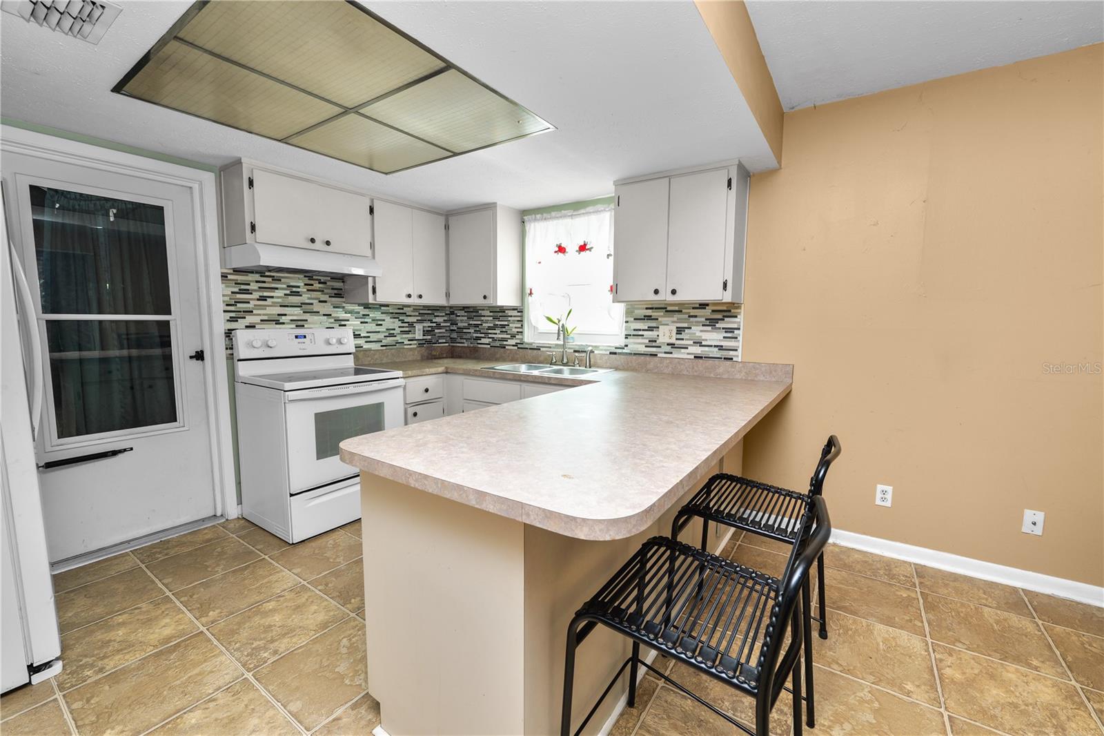 PRESIDENTIAL MANOR UNIT 2A - Residential