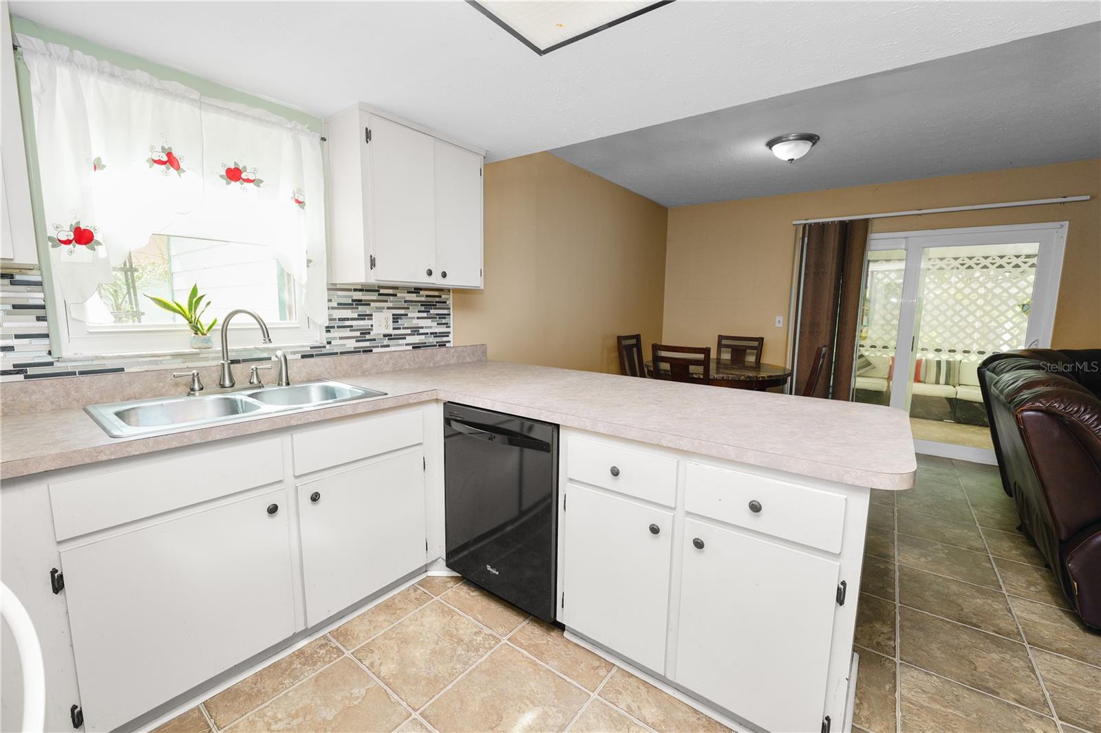 PRESIDENTIAL MANOR UNIT 2A - Residential