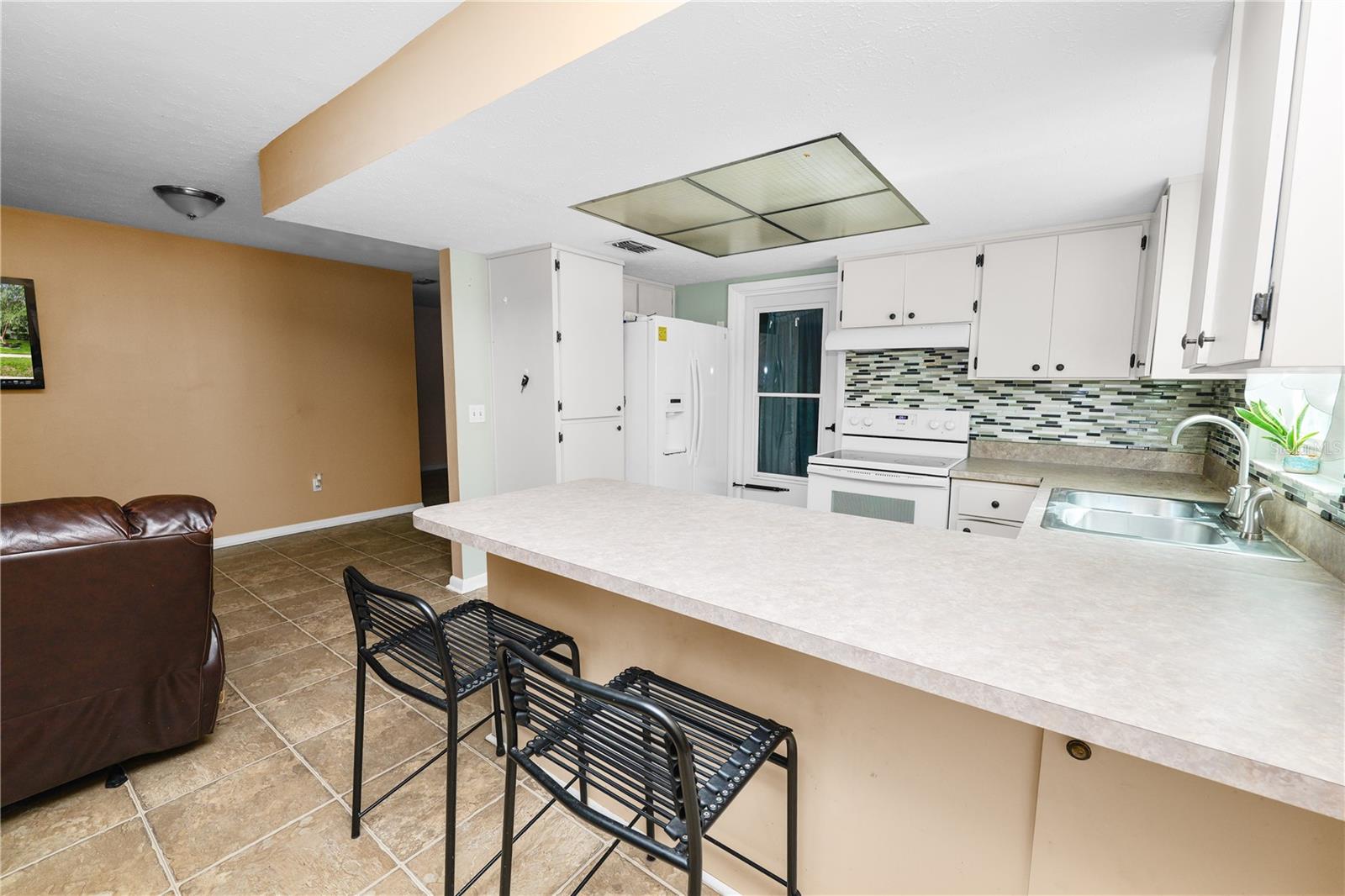 PRESIDENTIAL MANOR UNIT 2A - Residential