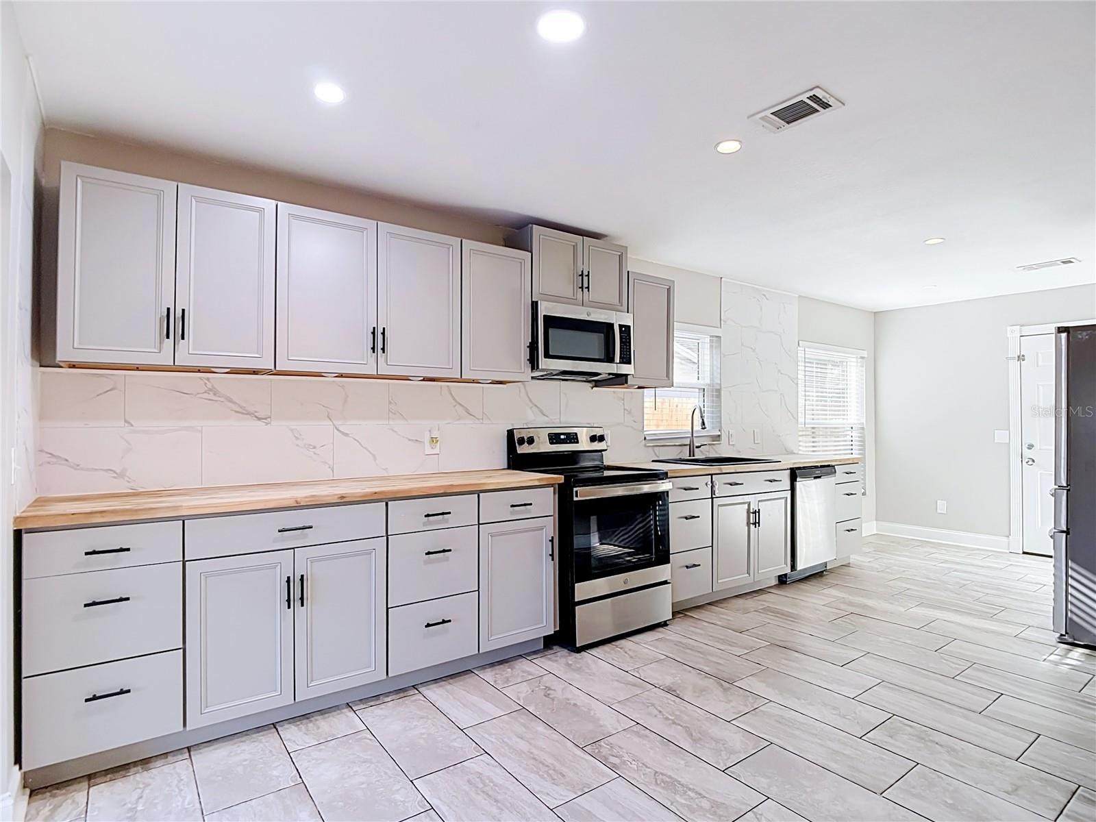 OAKDALE RIVERVIEW ESTATES UN 4 - Residential