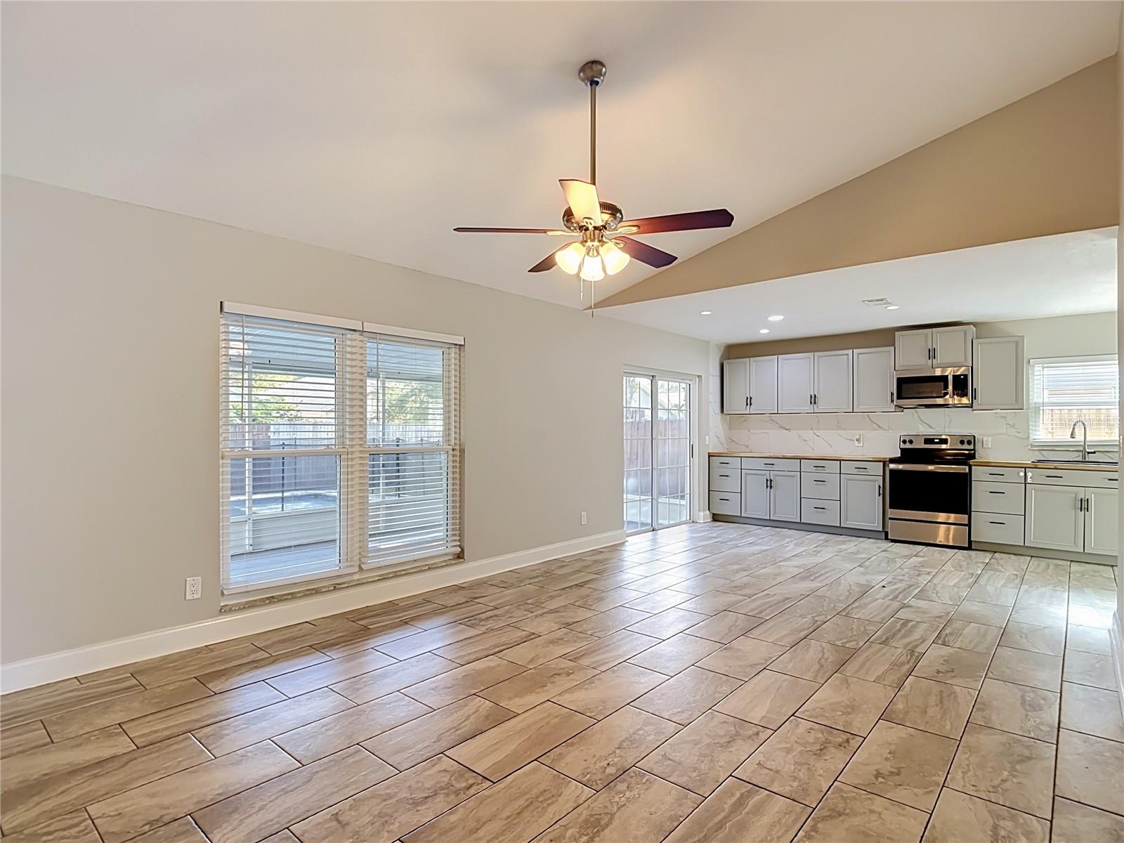 OAKDALE RIVERVIEW ESTATES UN 4 - Residential