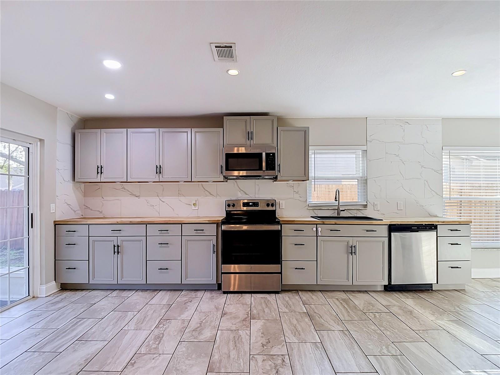 OAKDALE RIVERVIEW ESTATES UN 4 - Residential