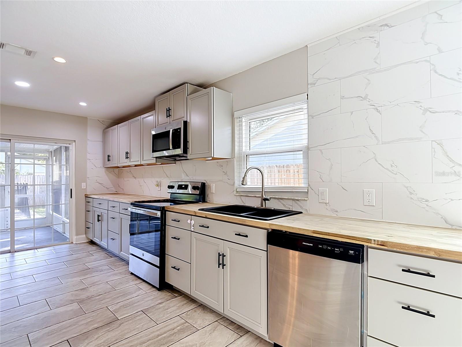 OAKDALE RIVERVIEW ESTATES UN 4 - Residential