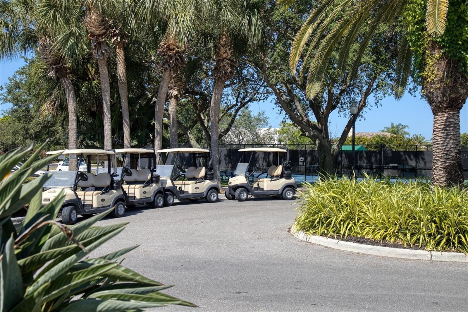 PELICAN POINTE GOLF & COUNTRY CLUB - Residential