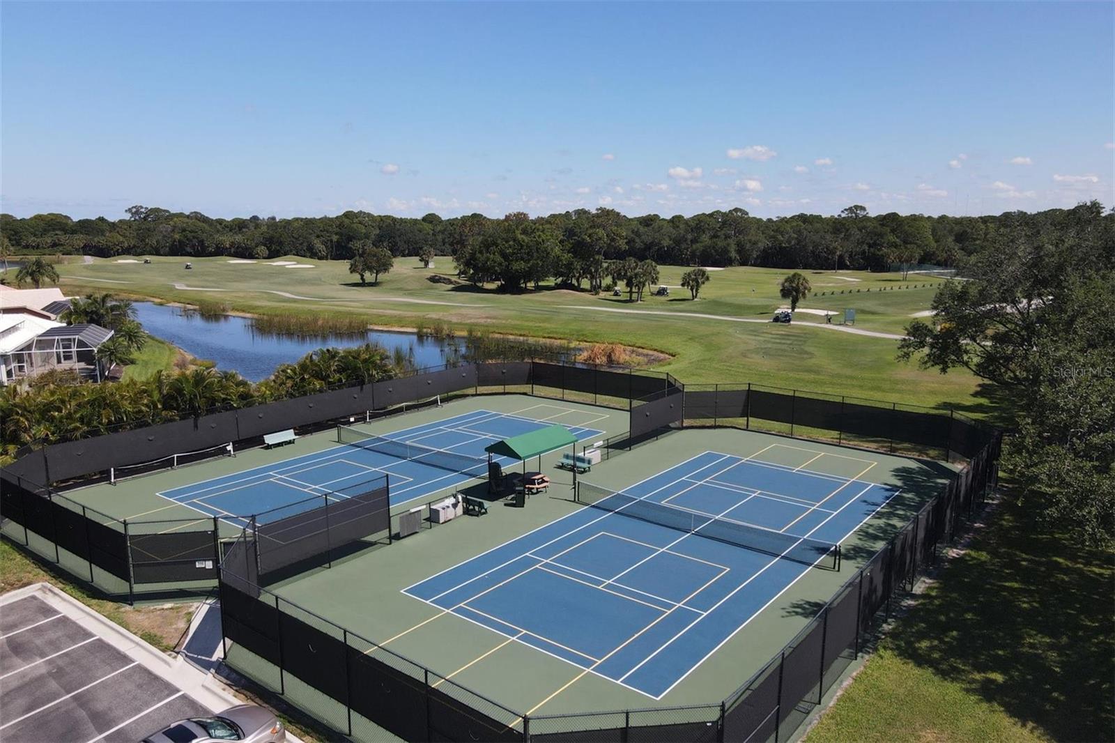 PELICAN POINTE GOLF & COUNTRY CLUB - Residential