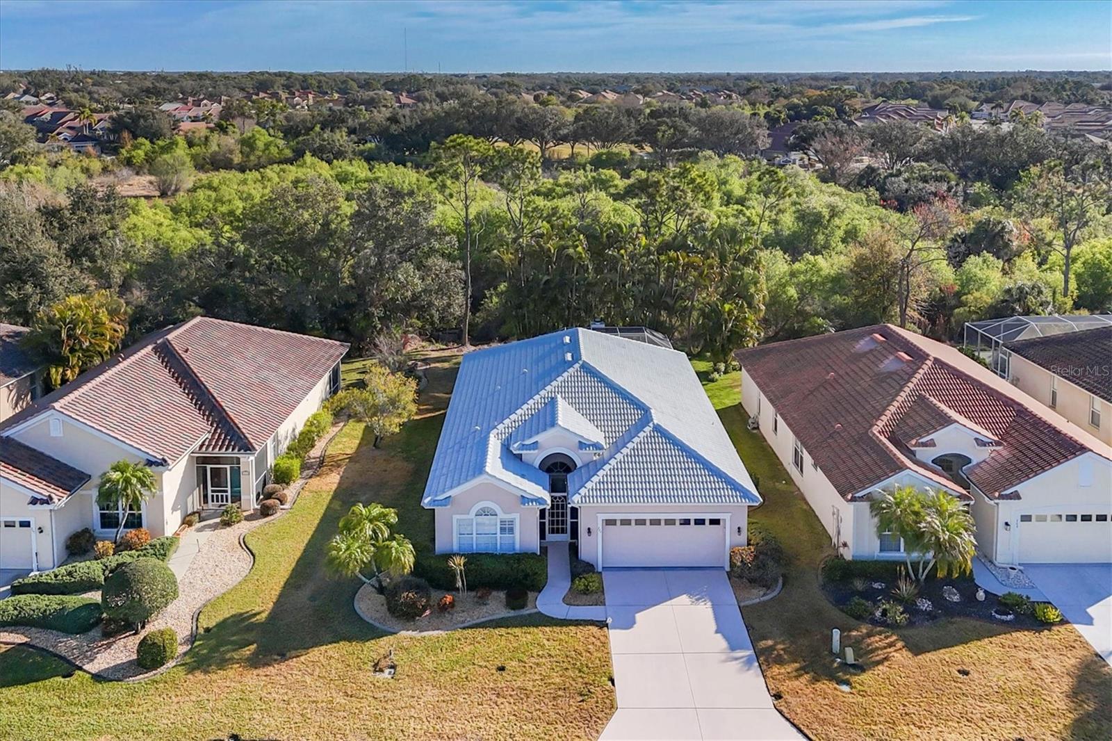 PELICAN POINTE GOLF & COUNTRY CLUB - Residential