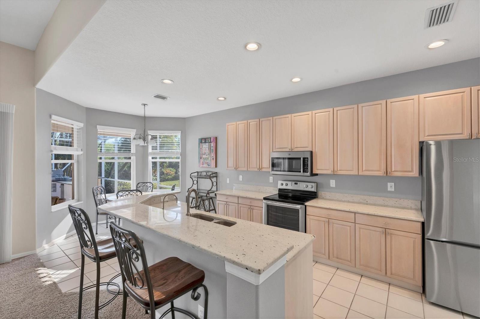 PELICAN POINTE GOLF & COUNTRY CLUB - Residential