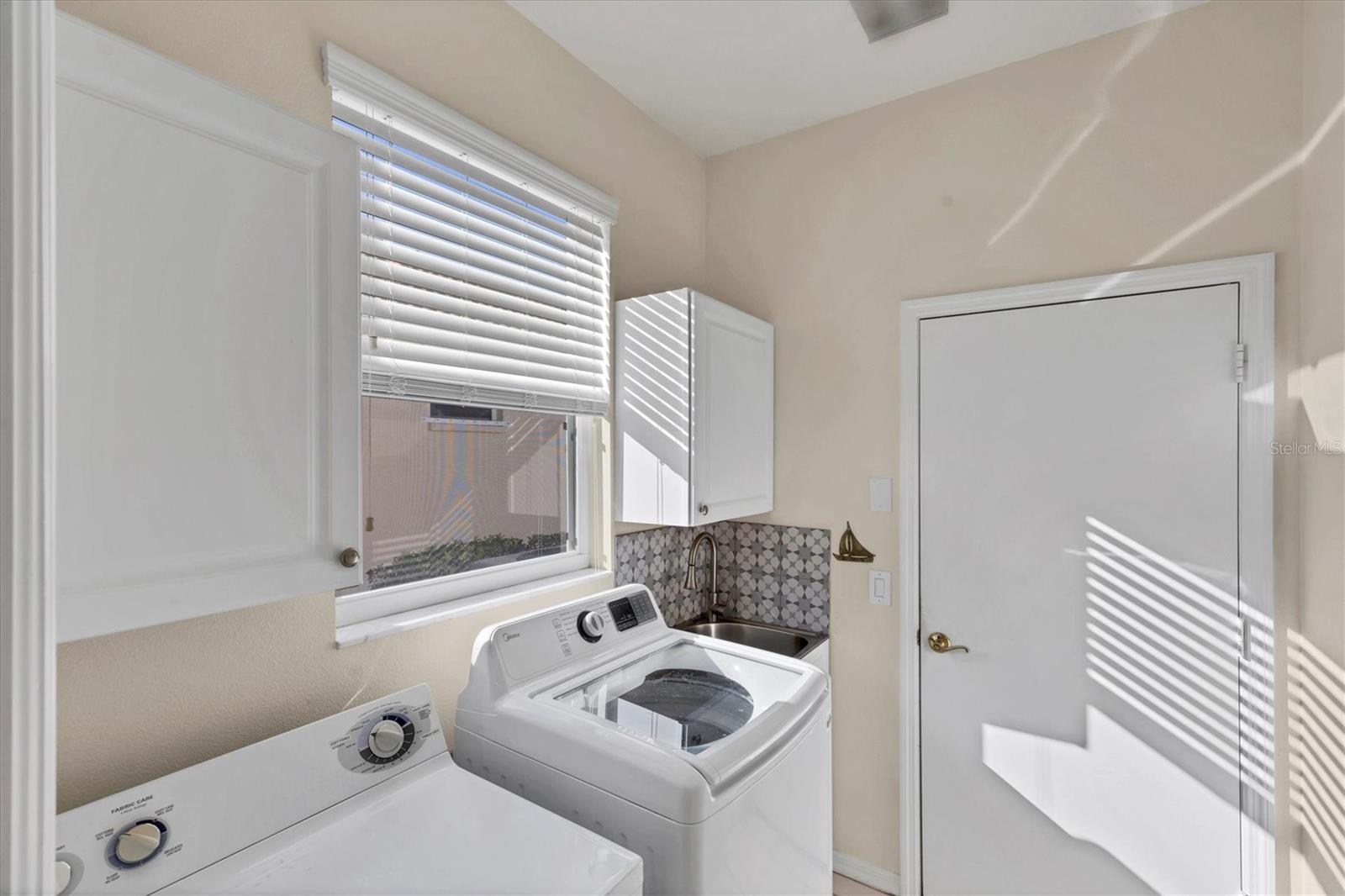PELICAN POINTE GOLF & COUNTRY CLUB - Residential