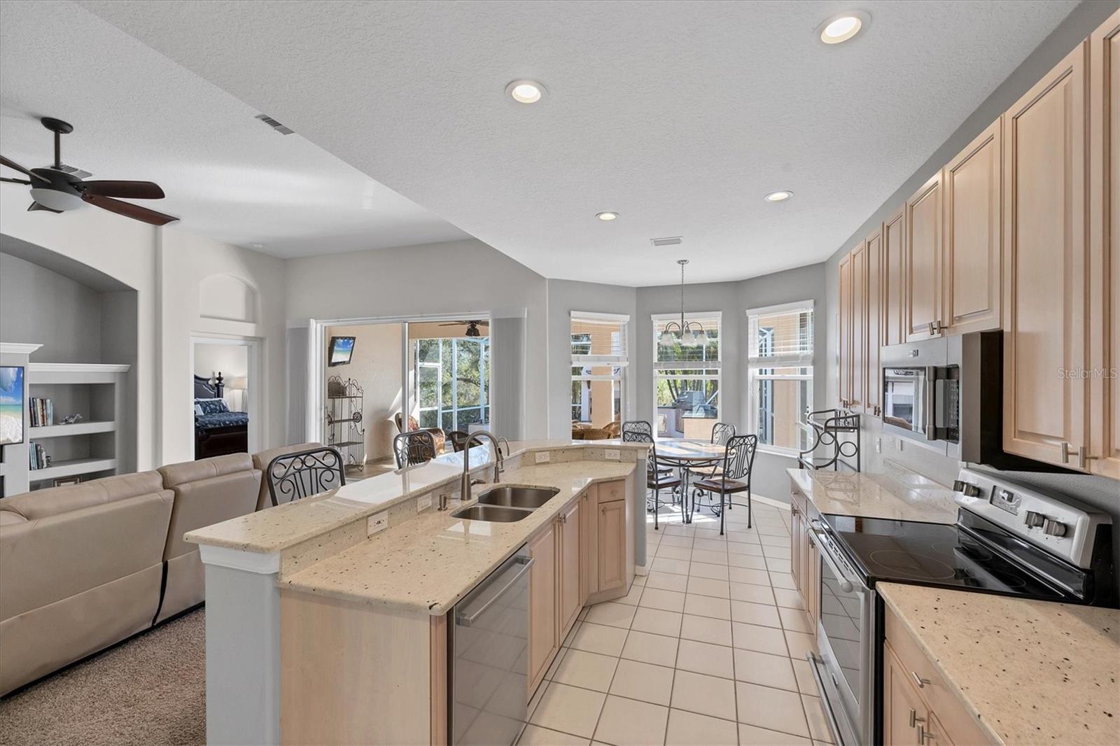 PELICAN POINTE GOLF & COUNTRY CLUB - Residential