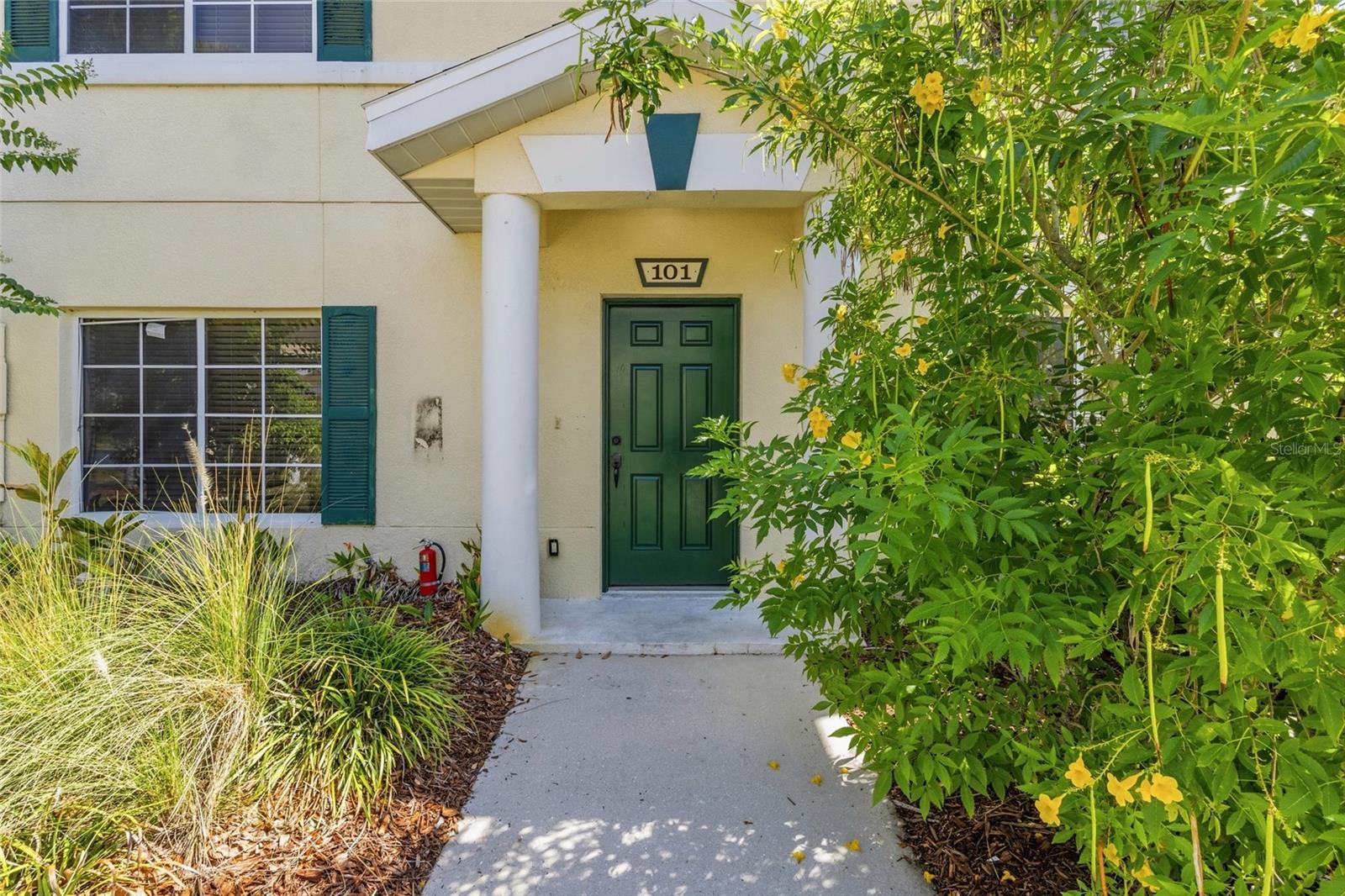 THE TWNHMS AT LIGHTHOUSE COVE VI - Residential