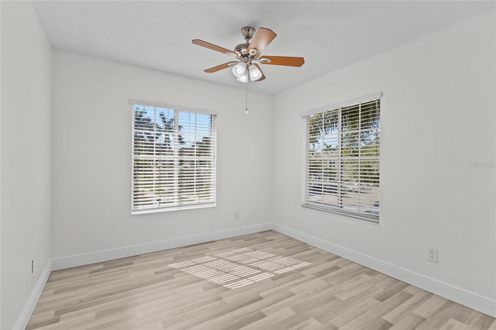 THE TWNHMS AT LIGHTHOUSE COVE VI - Residential