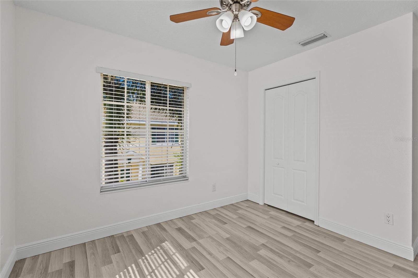 THE TWNHMS AT LIGHTHOUSE COVE VI - Residential
