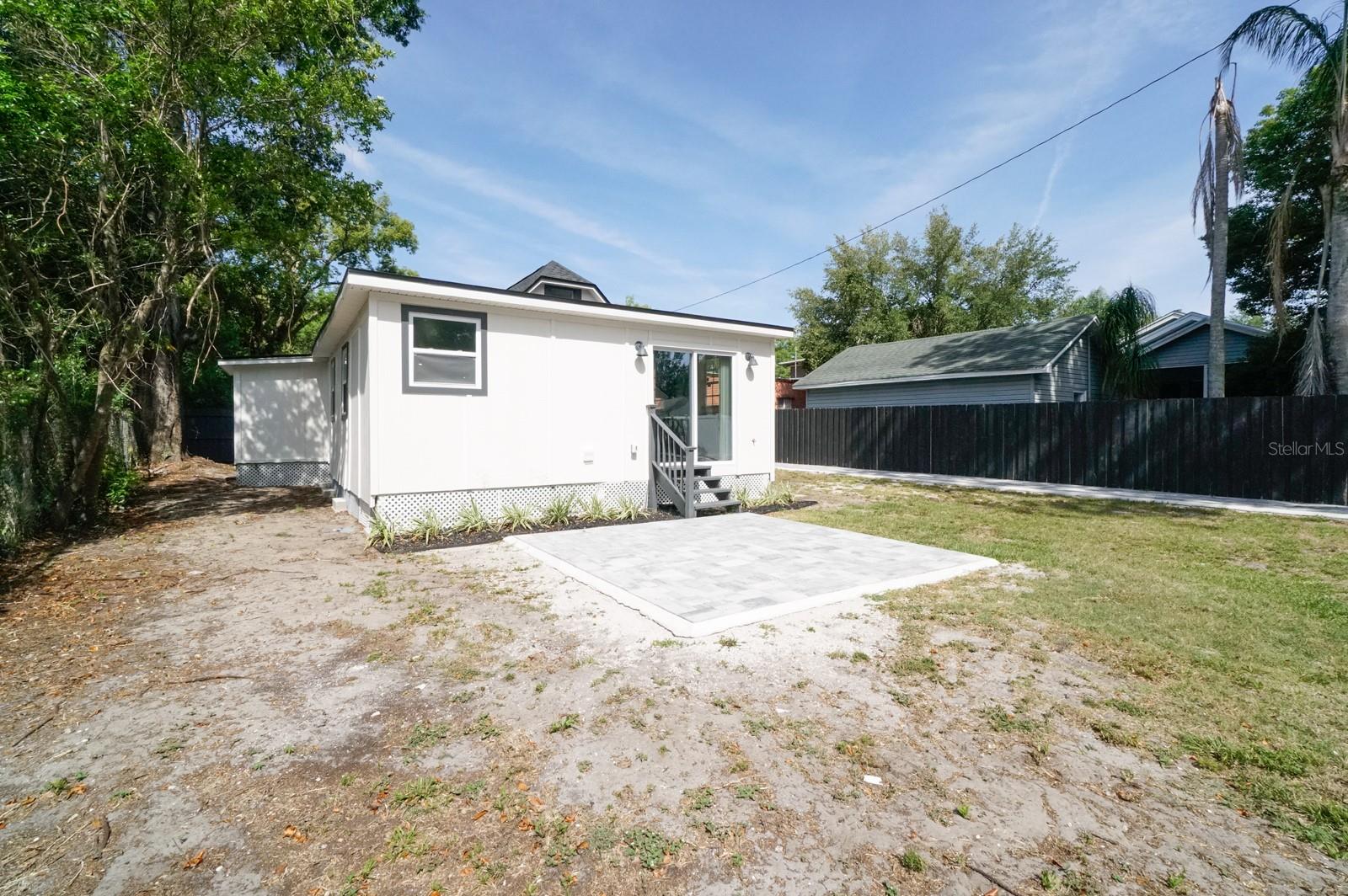 J E GROVES SUB - Residential Lease