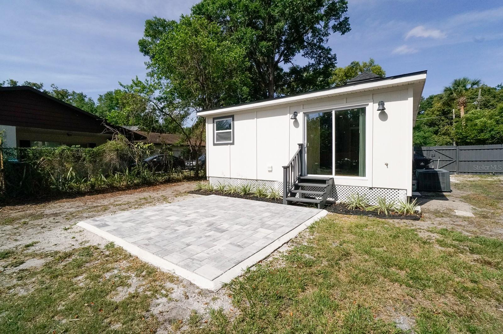 J E GROVES SUB - Residential Lease