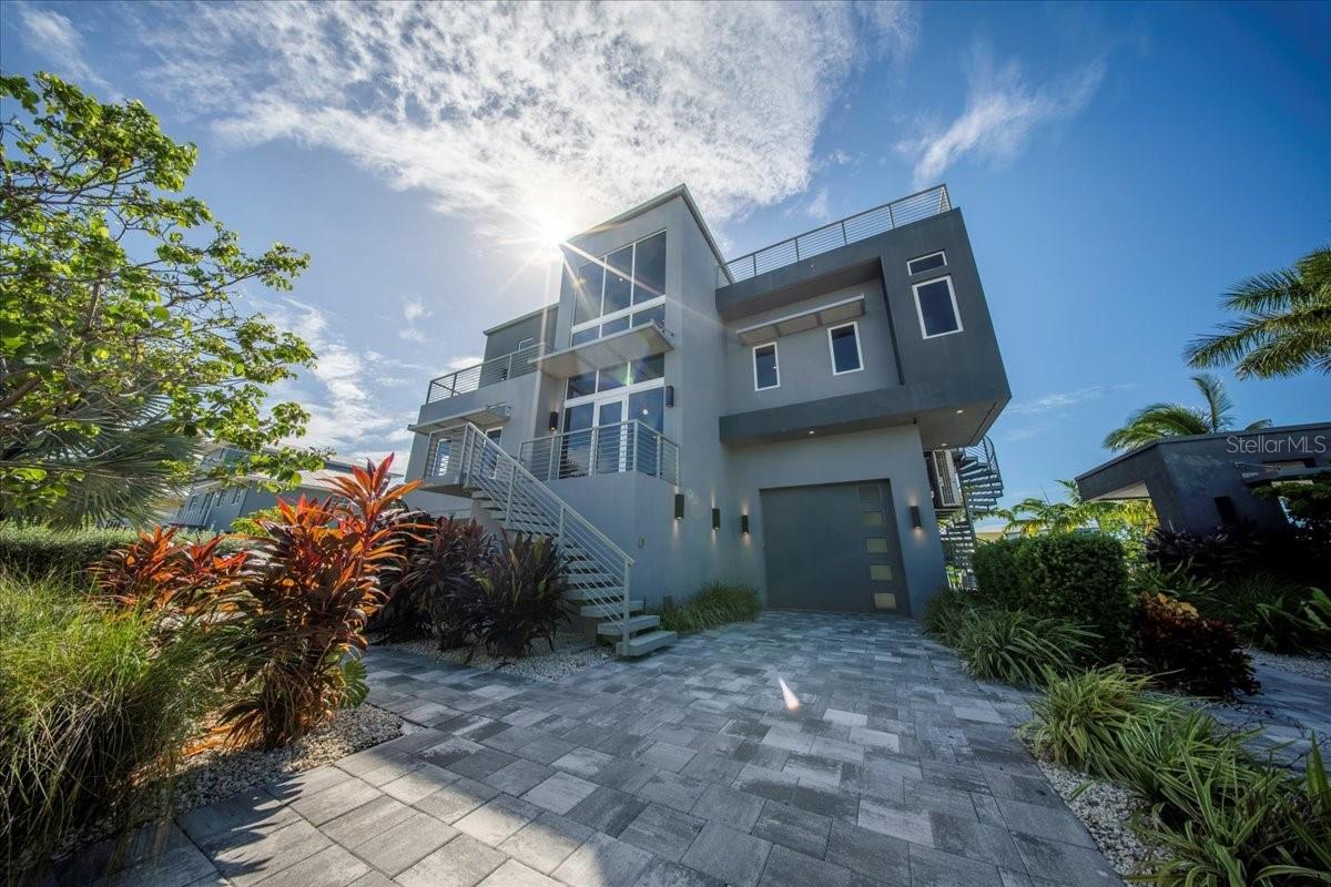 COCO PLUM BEACH - Residential